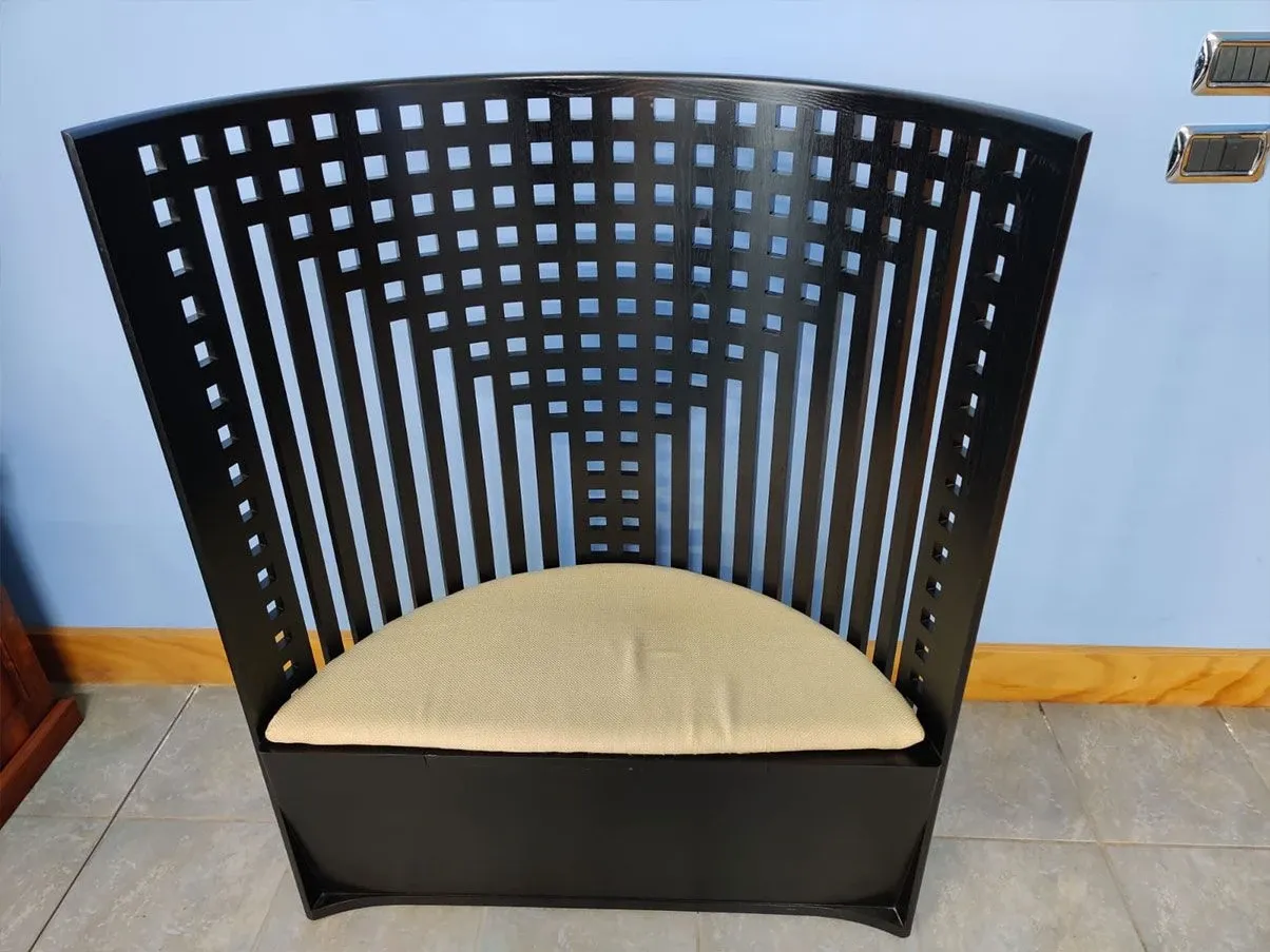 Willow 1 throne armchair in stained ash (black) 1