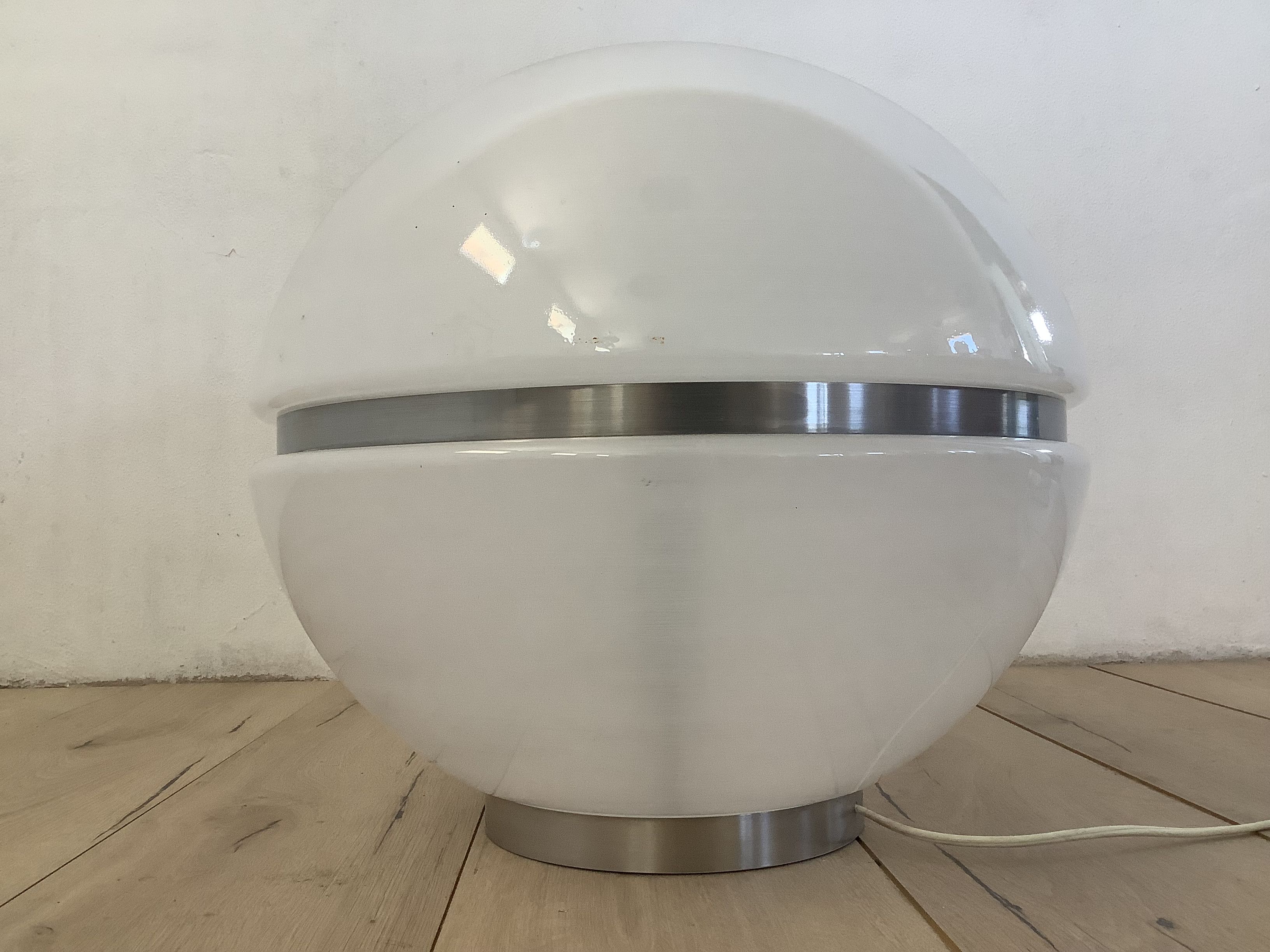 Lampada da tavolo in materiale plastico e alluminio (anni '70) Brand