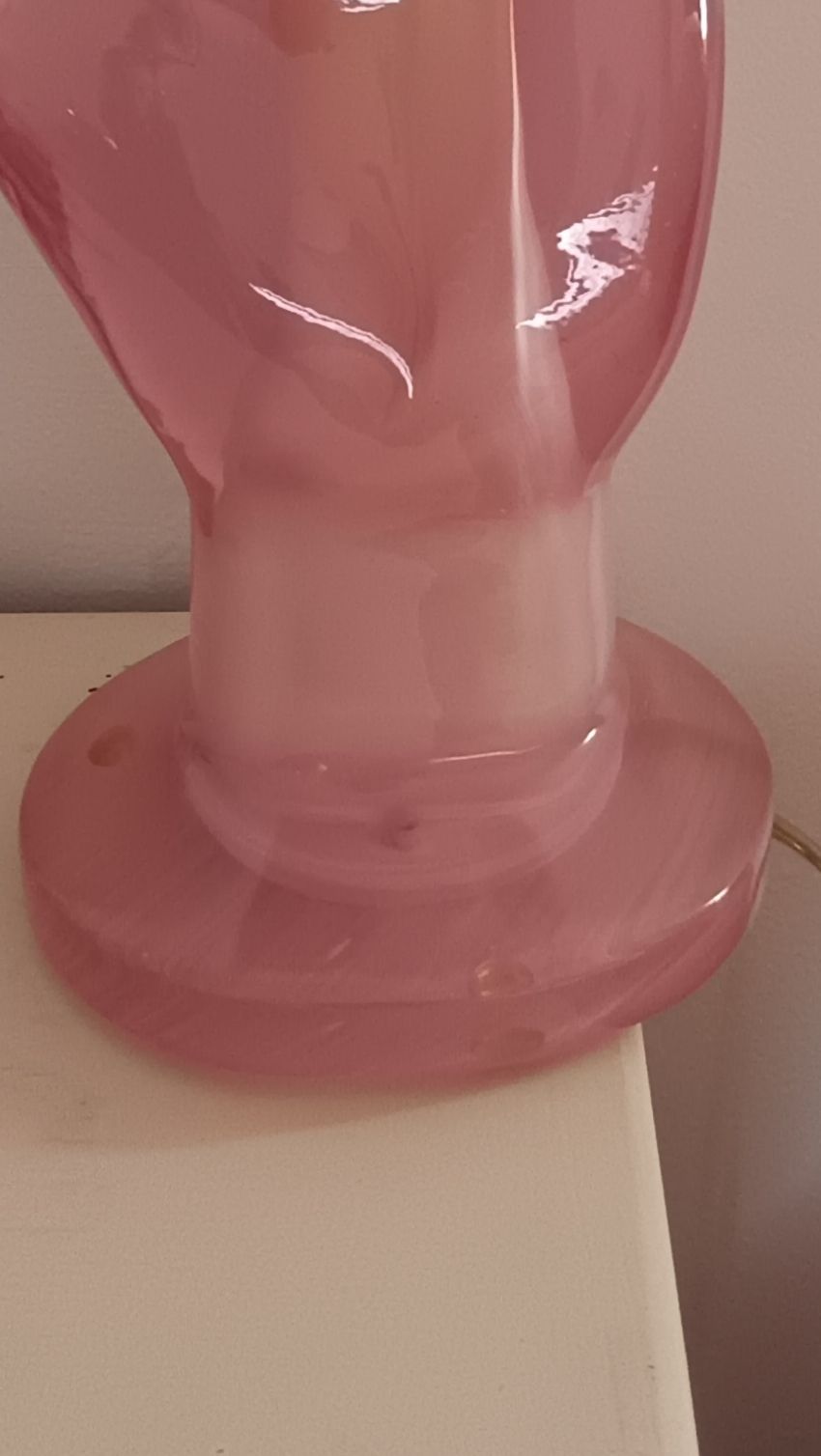 Lampada da tavolo in plexiglass rosa di Luigi Serafini (anni '90) Details