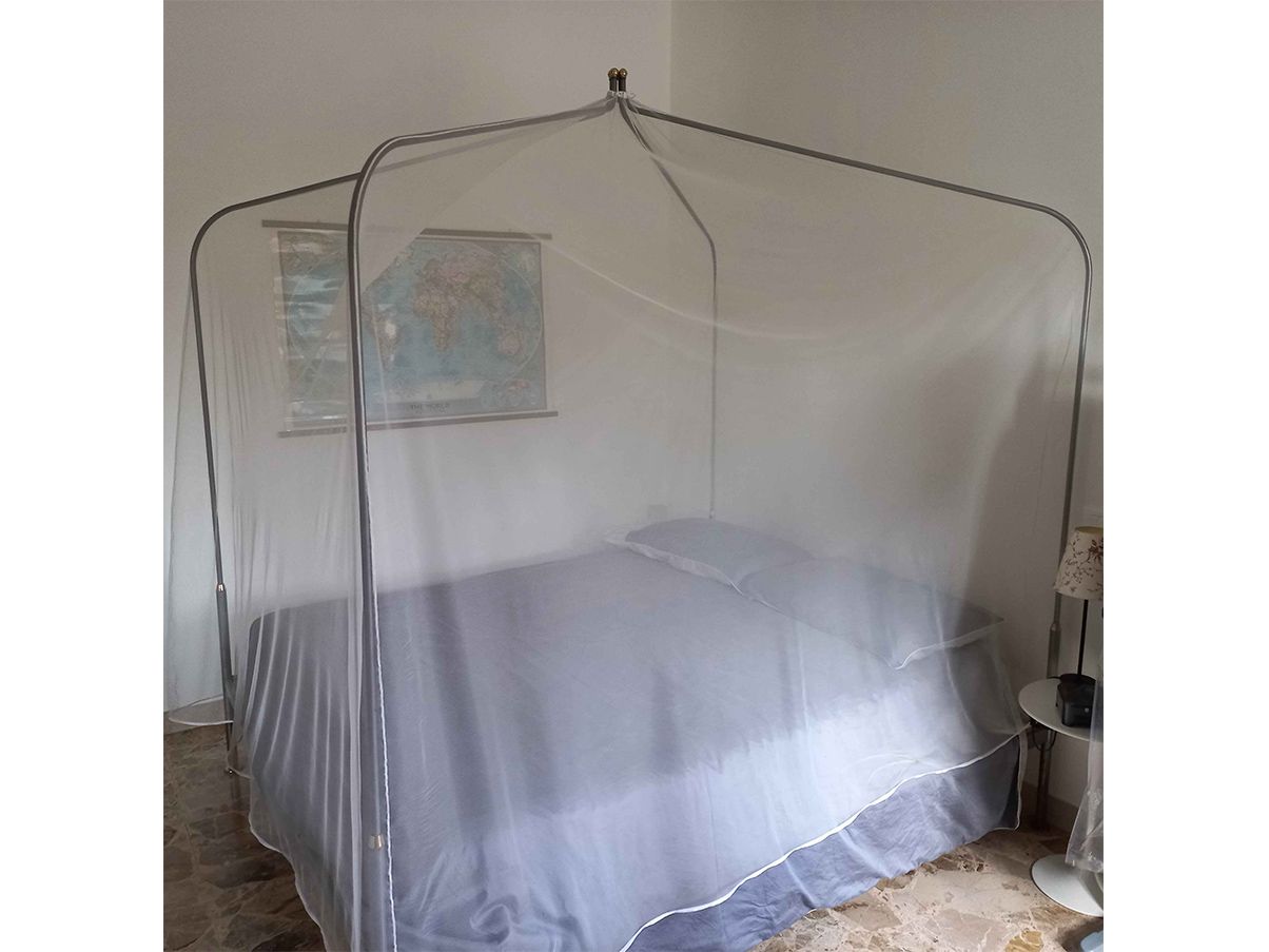 https://storage.googleapis.com/deesup_vendure_prod/preview/21/letto-matrimoniale-a-baldacchino-crimea-flou_-in-metallo-deesup_0000_22546-side-223941-1646150894101__preview.jpg