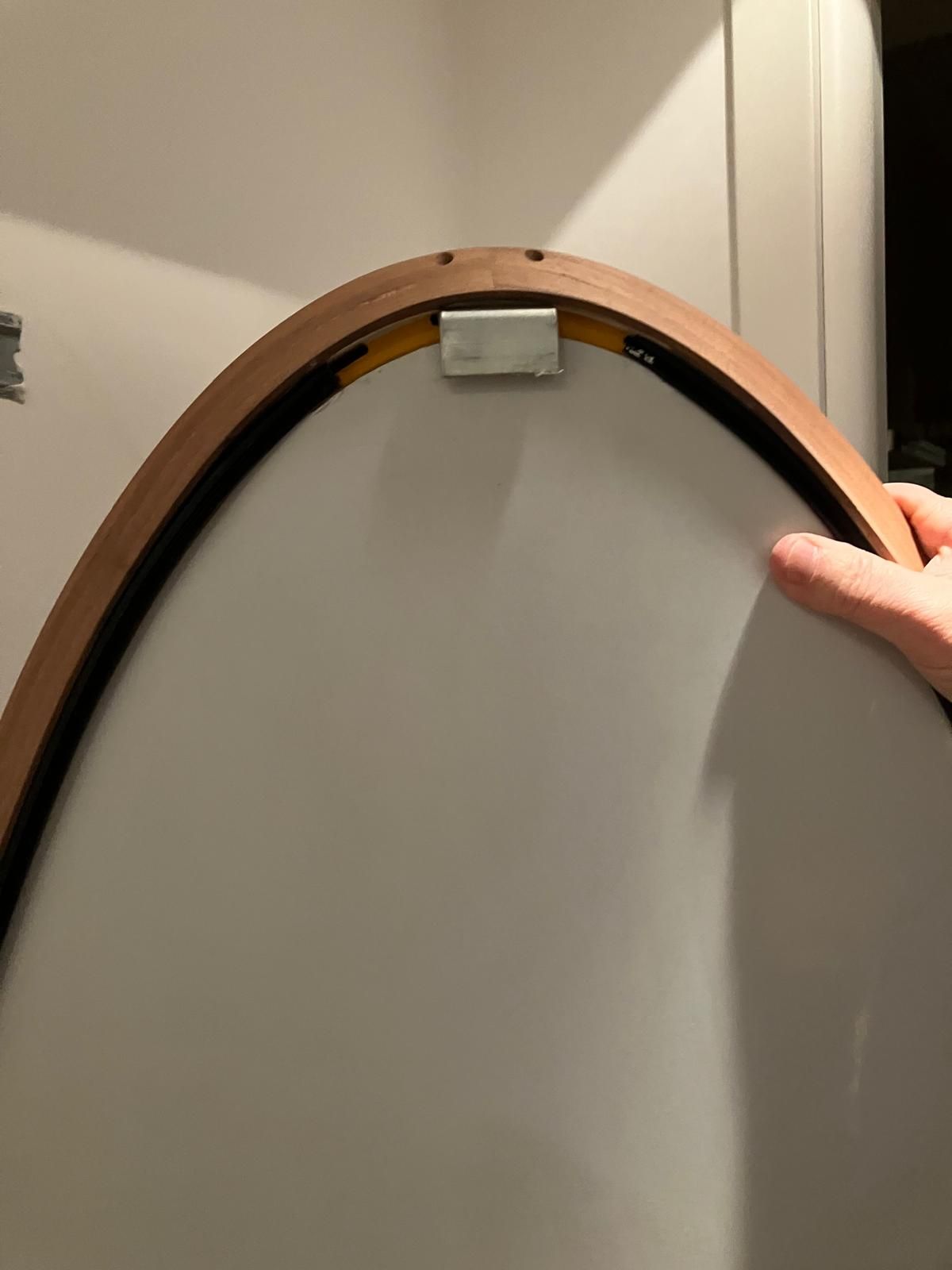 Specchio da parete ovale Grado di Ron Gilad Side