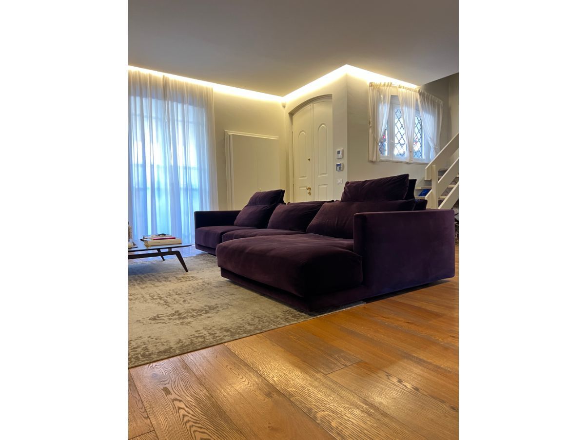 Bristol 4 seater sofa in magenta velvet, Poliform Main