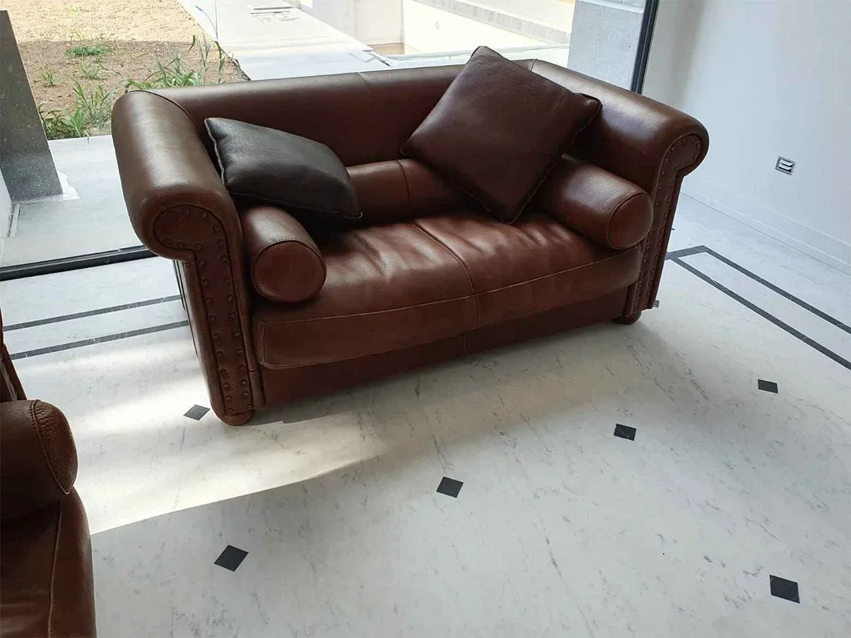 Alfred two-seater sofa in vintage leather (brown) 3