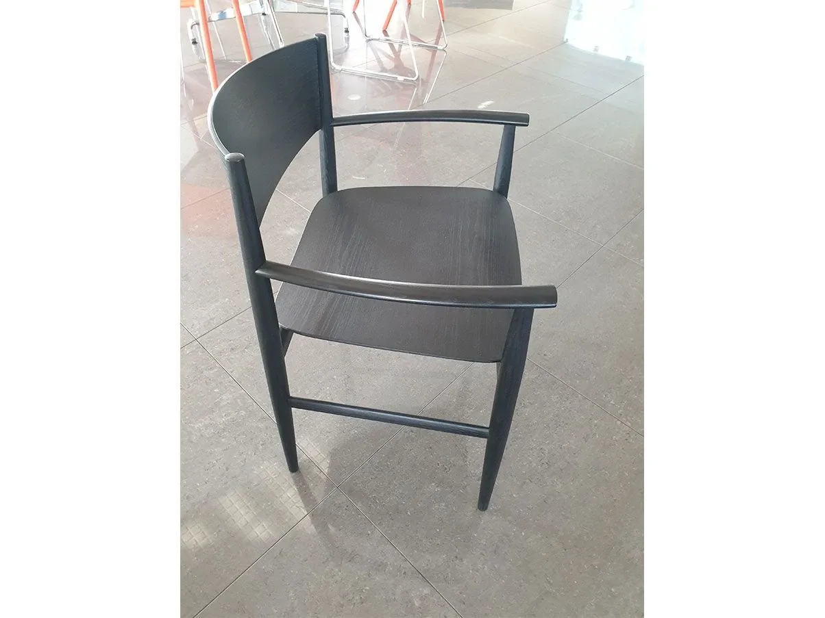 Neve chair with armrests in ash wood (black), Porro 1