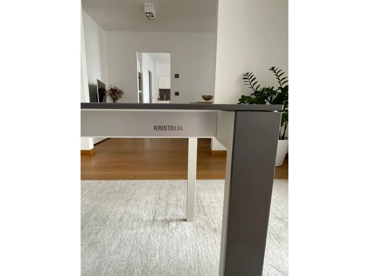 Thin-K extendable table, Kristalia 1