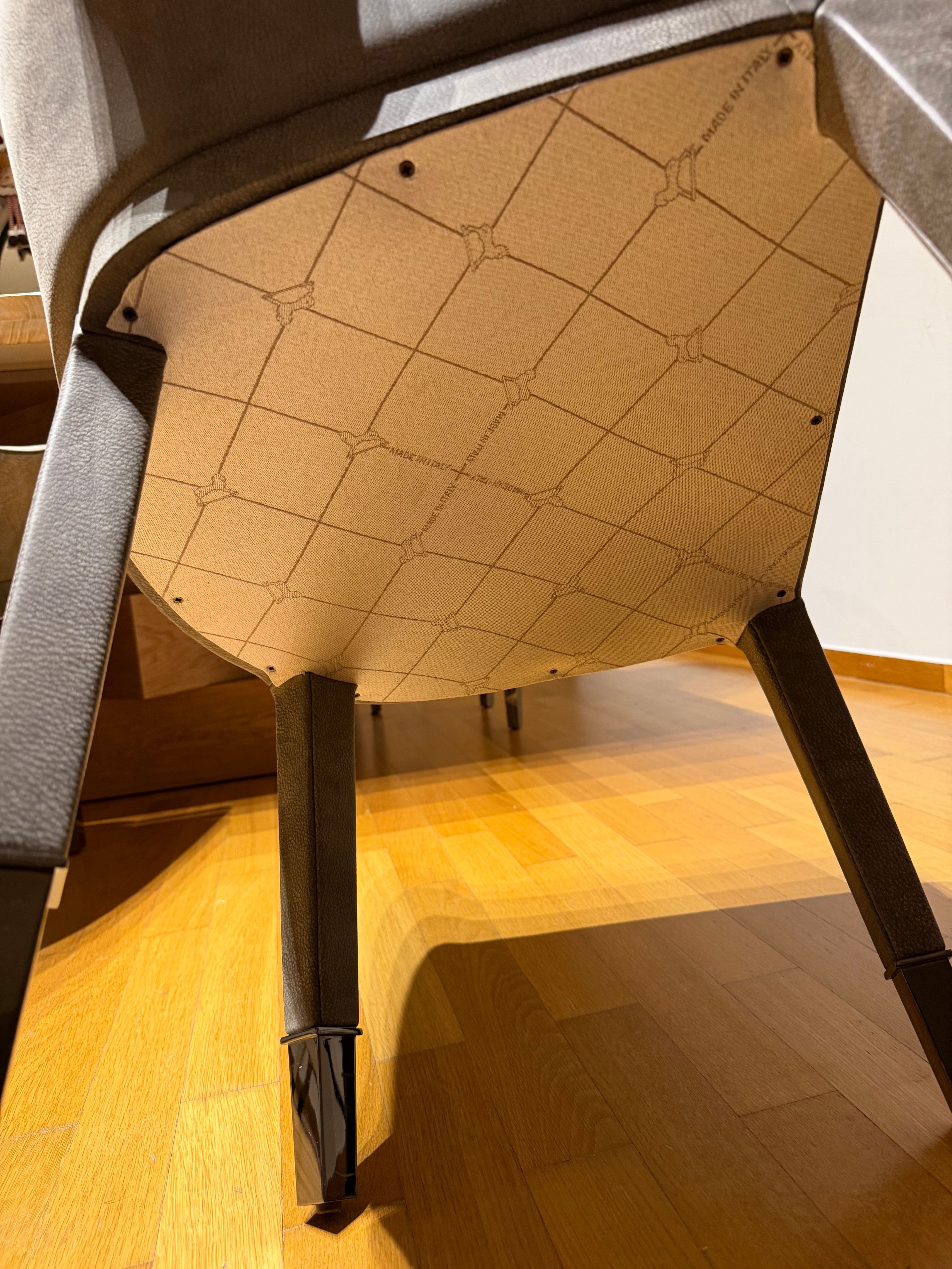 Set of 8 Manta Low leather dining chairs (grey) Brand