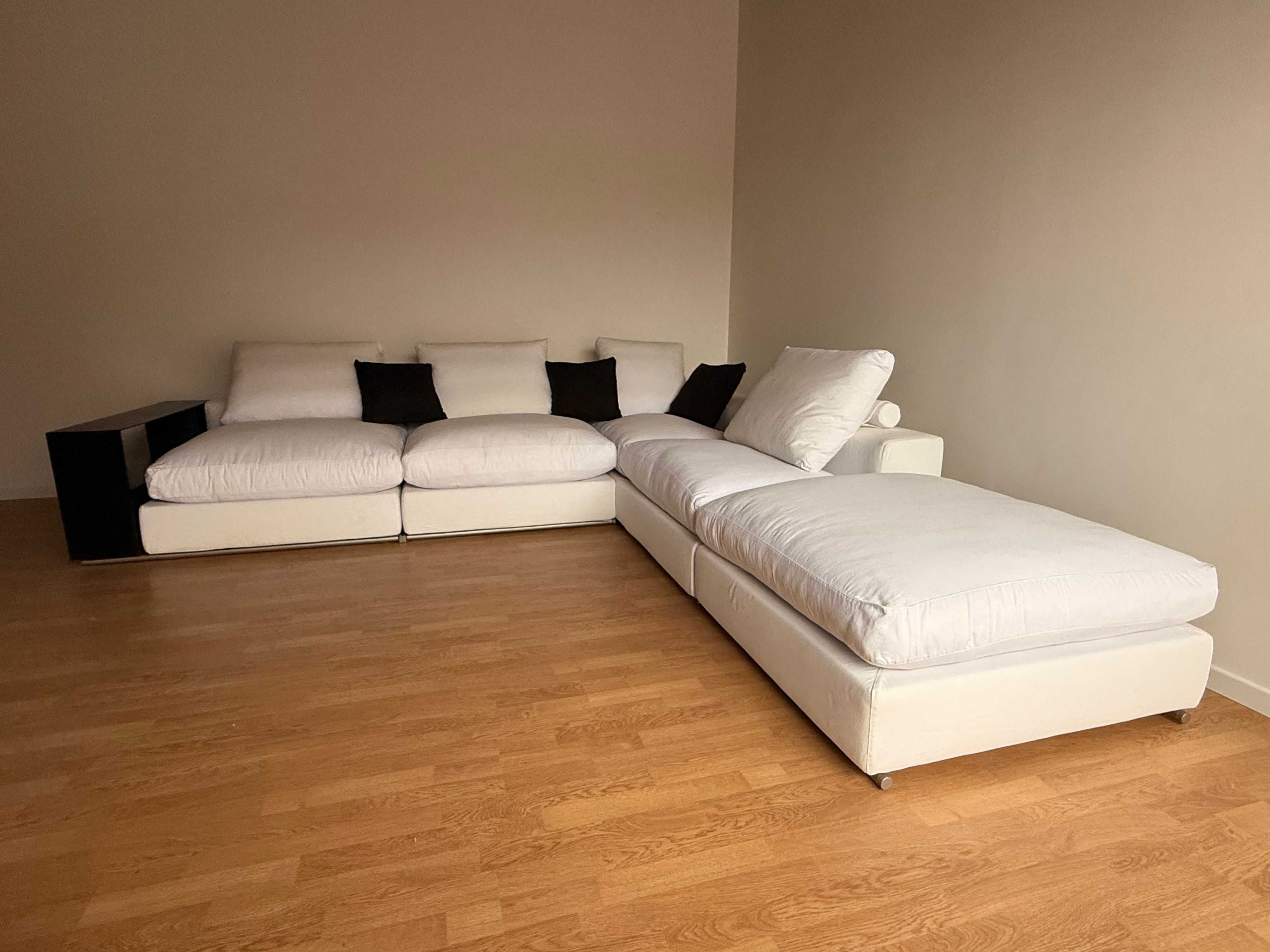 Groundpiece modular corner sofa upholstered in white fabric by Antonio Citterio, Flexform Main