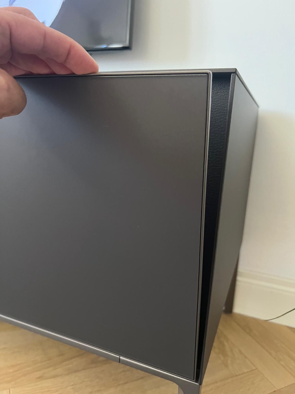 Lowboard Self Up aus bronziertem lackiertem Glas Side