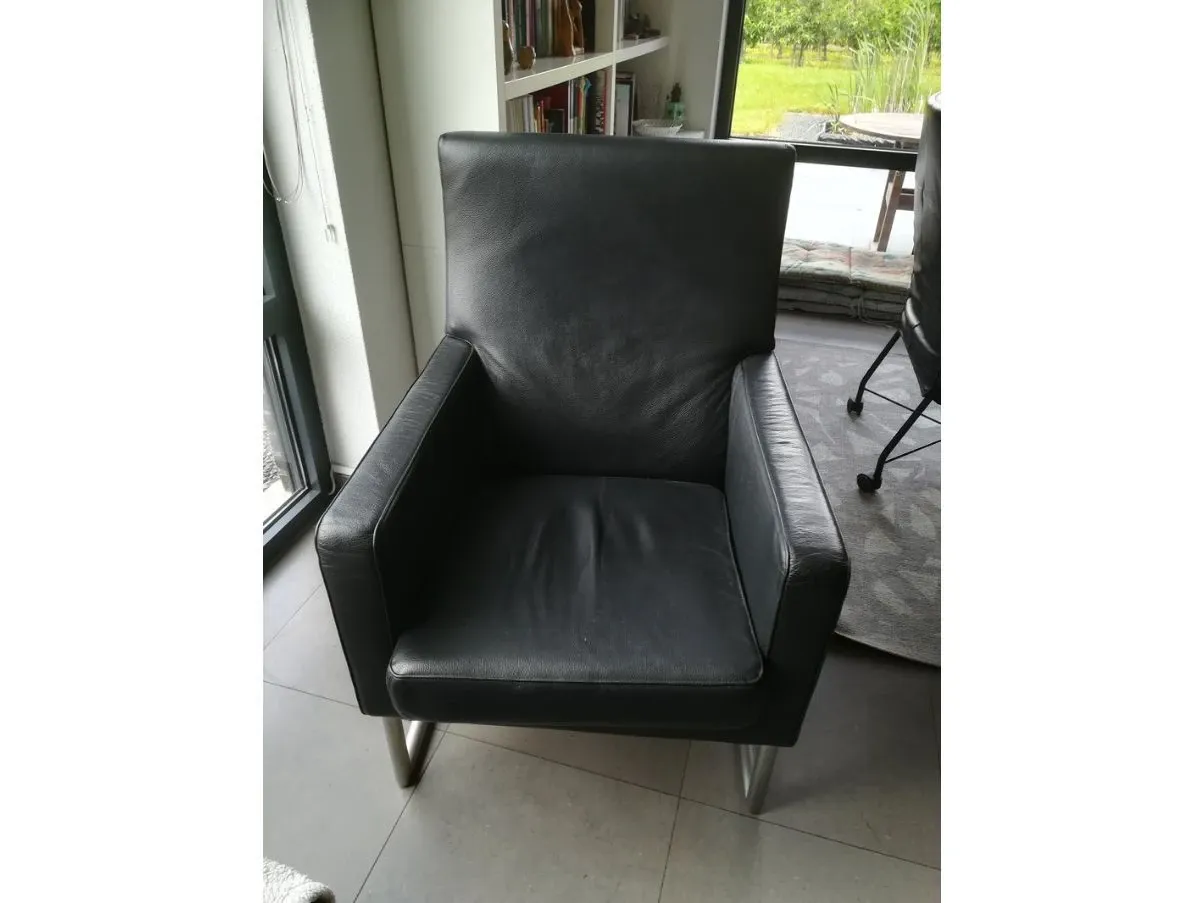 Set of 2 MR armchairs in black leather 5