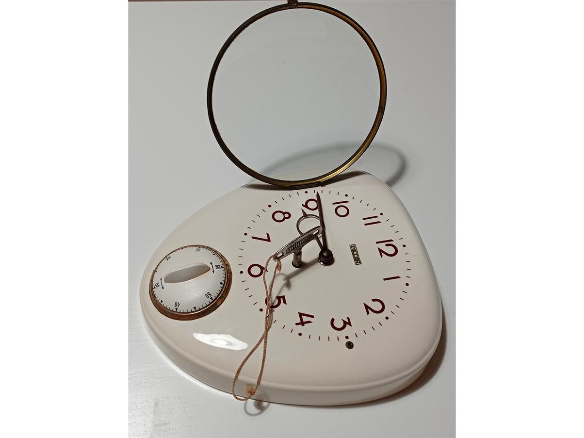 https://storage.googleapis.com/deesup_vendure_prod/preview/24/orologio-da-parete-vintage-con-timer-in-ceramica-anni50-peter_0000_img_20221207_205109__preview.jpg