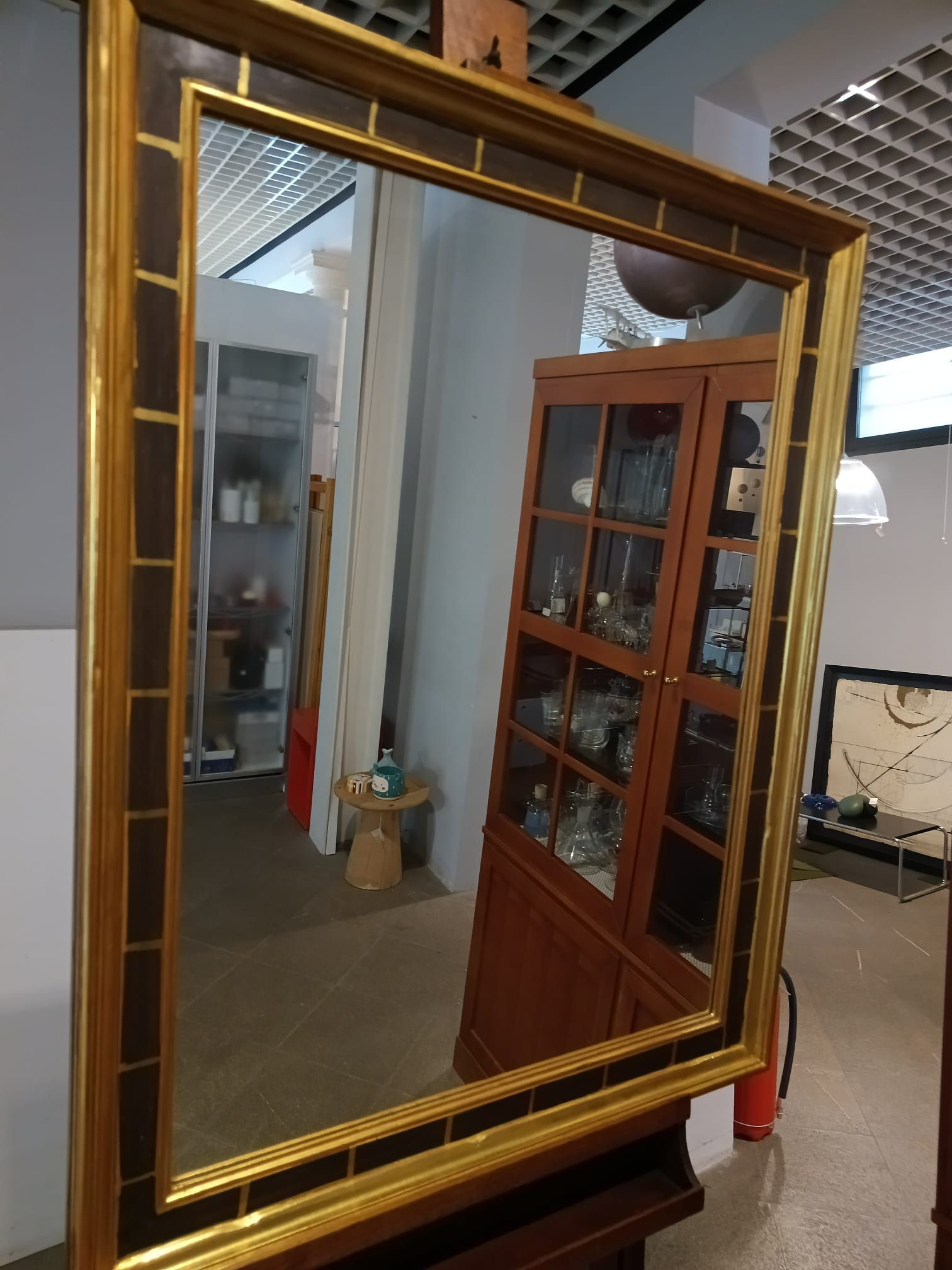 Specchio da parete con foglia d'oro di Valeriano Bertolini Front