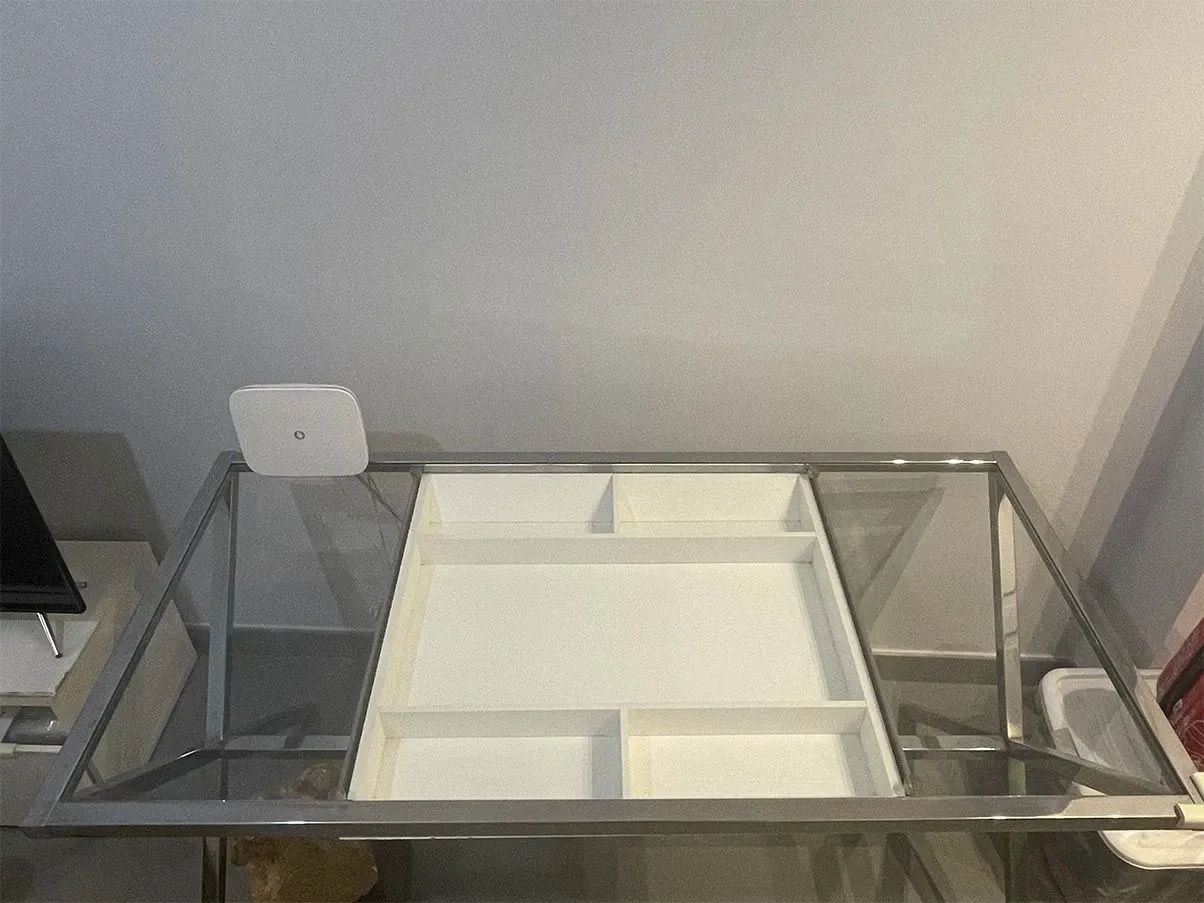 Stylo table in metal and tempered glass, Porada 2
