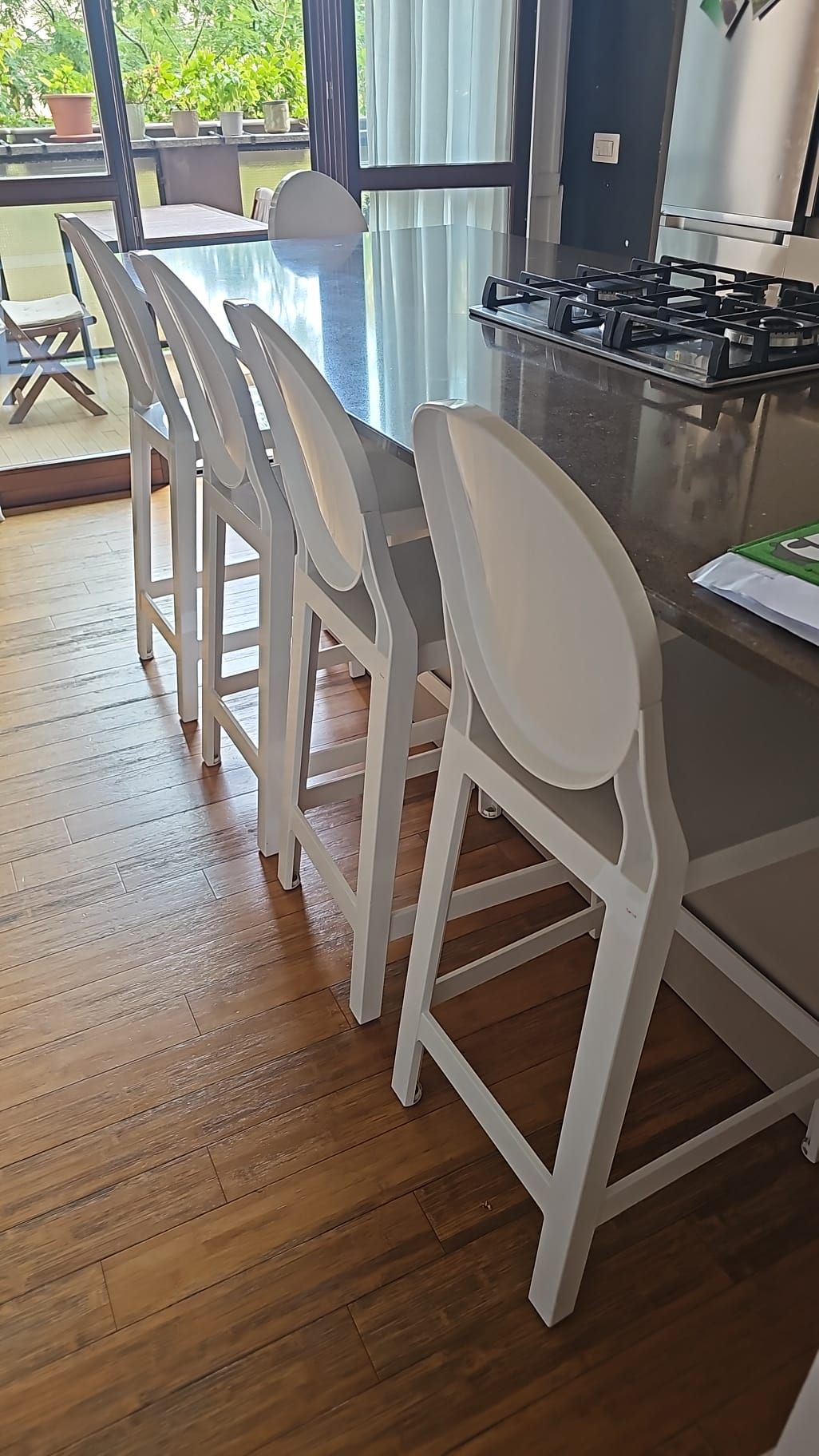 Sgabello alto One More bianco di Philippe Starck Side
