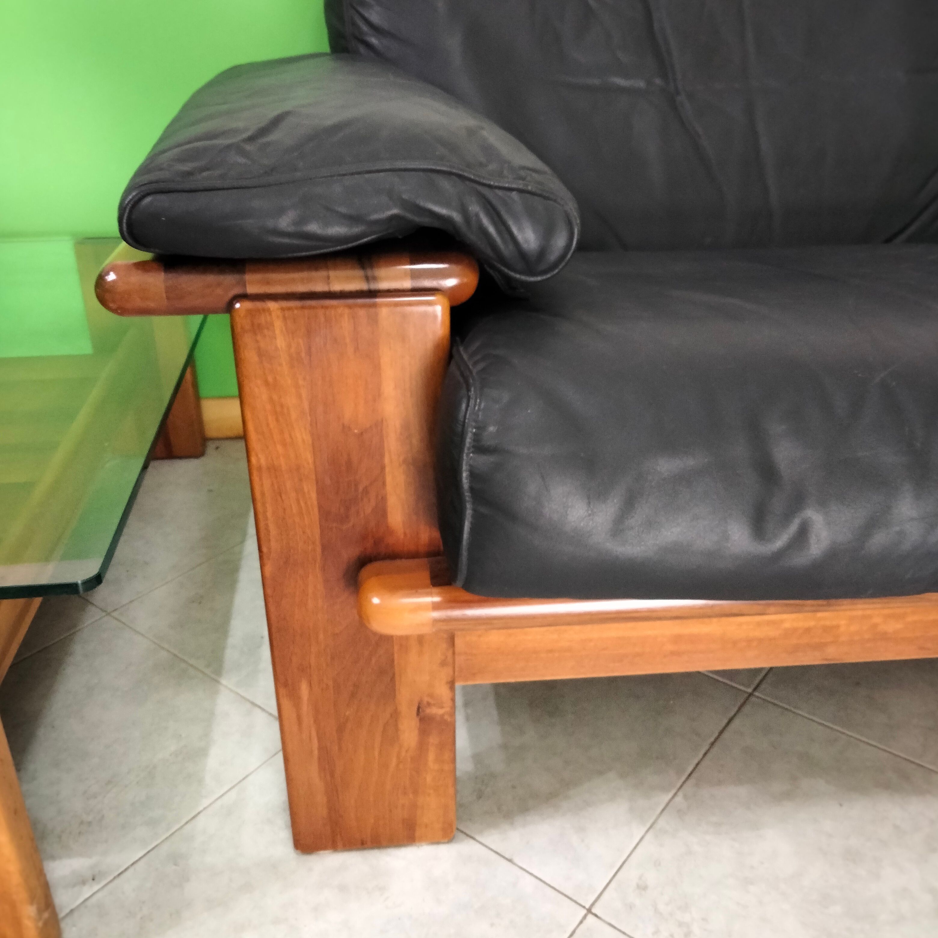 Canapé 2 places en noyer et cuir (années 1980) Optional13