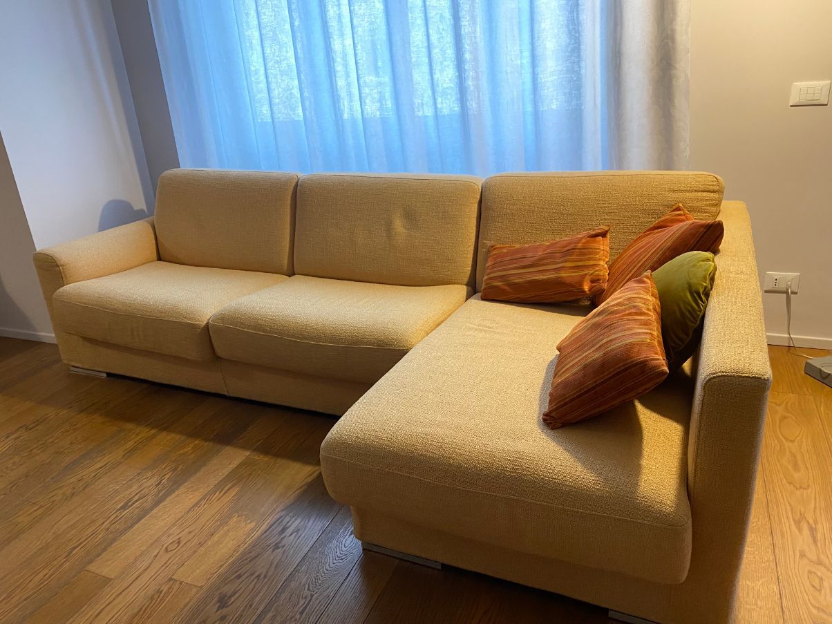 Divano letto 3 posti con chaise longue in tessuto Main