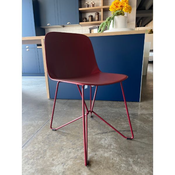 Red Vela chair with crossed base, Calligaris image