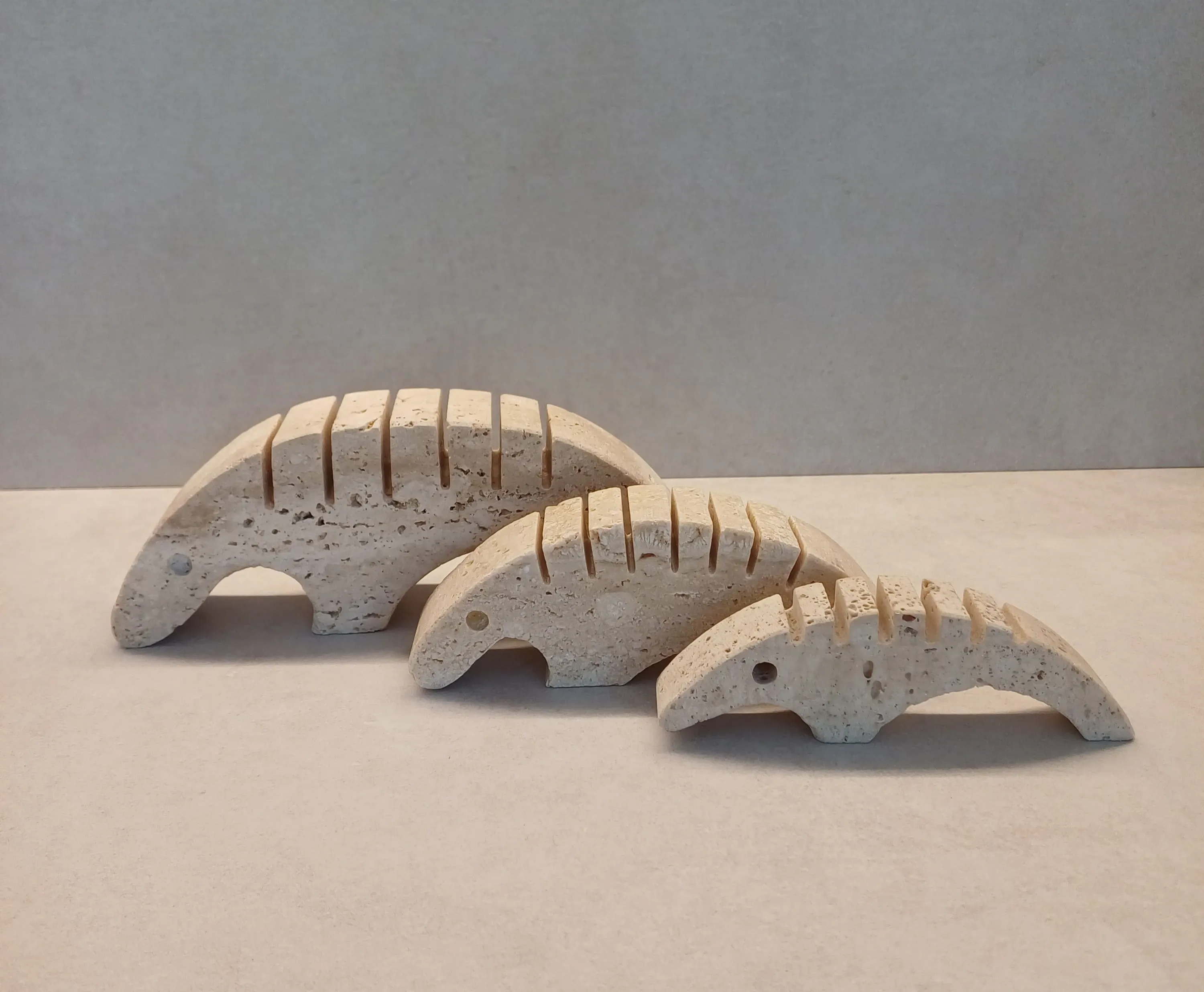 Set 3 animaletti in marmo travertino, Marble Art image