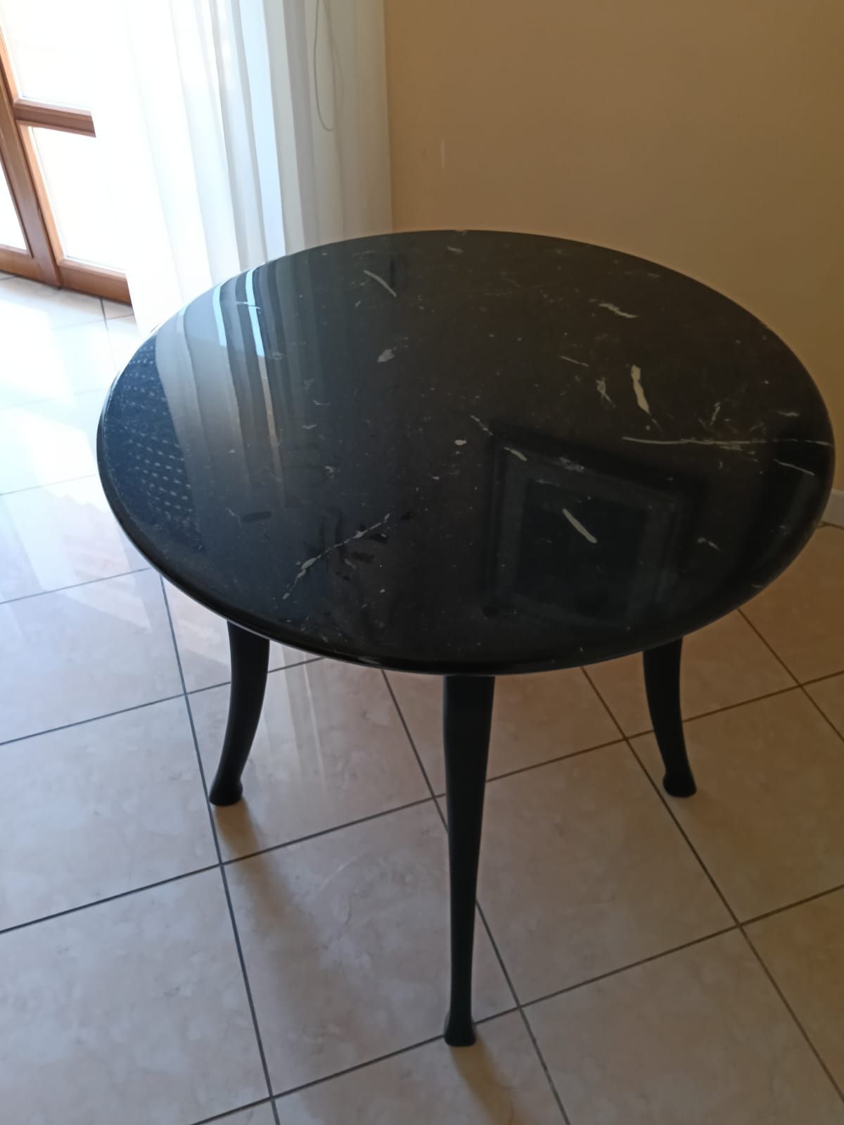 Tavolo rotondo in marmo nero Front