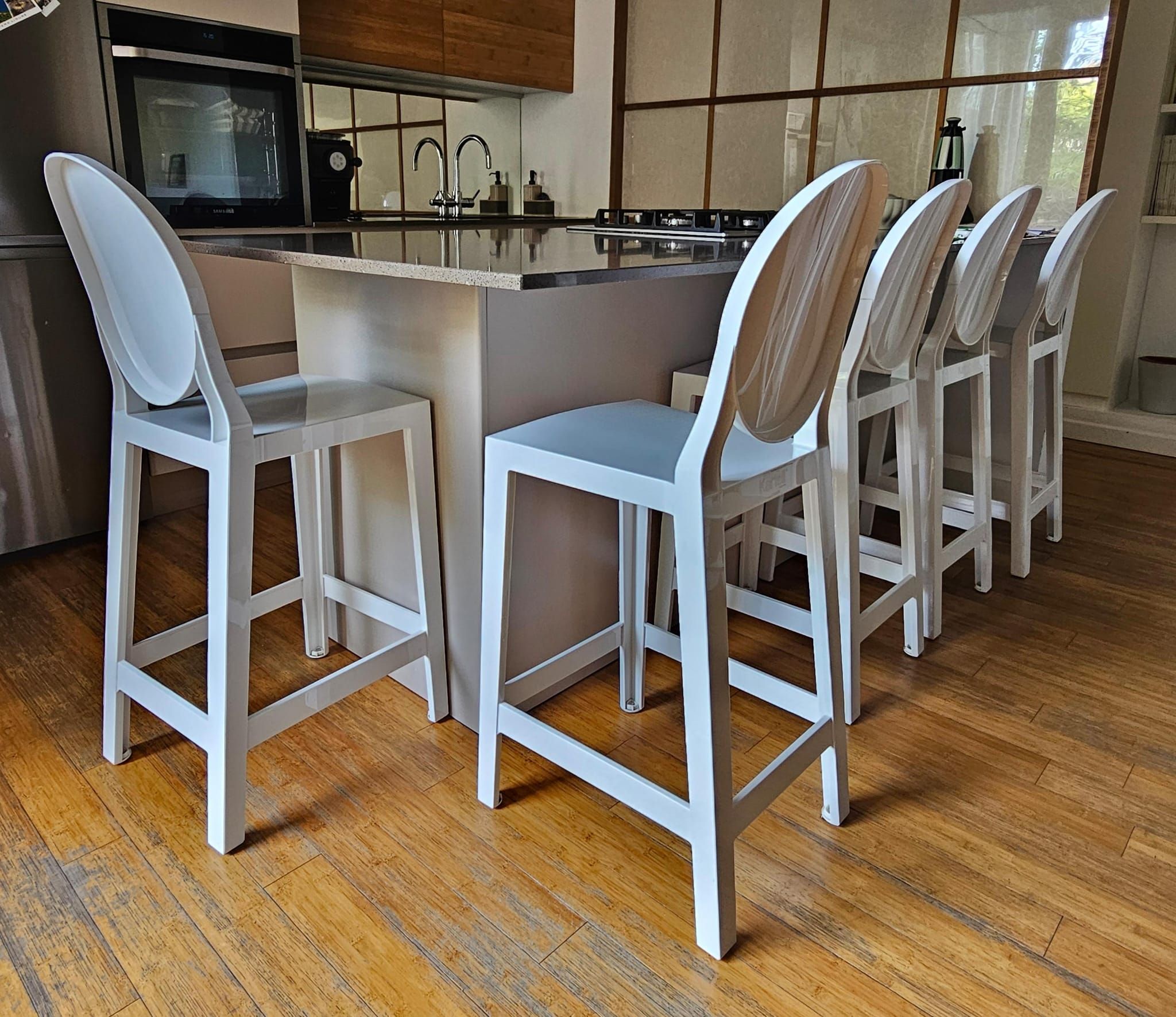 Sgabello alto One More bianco di Philippe Starck Front