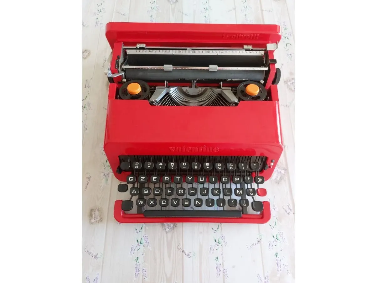 Red Valentine machine, Olivetti image