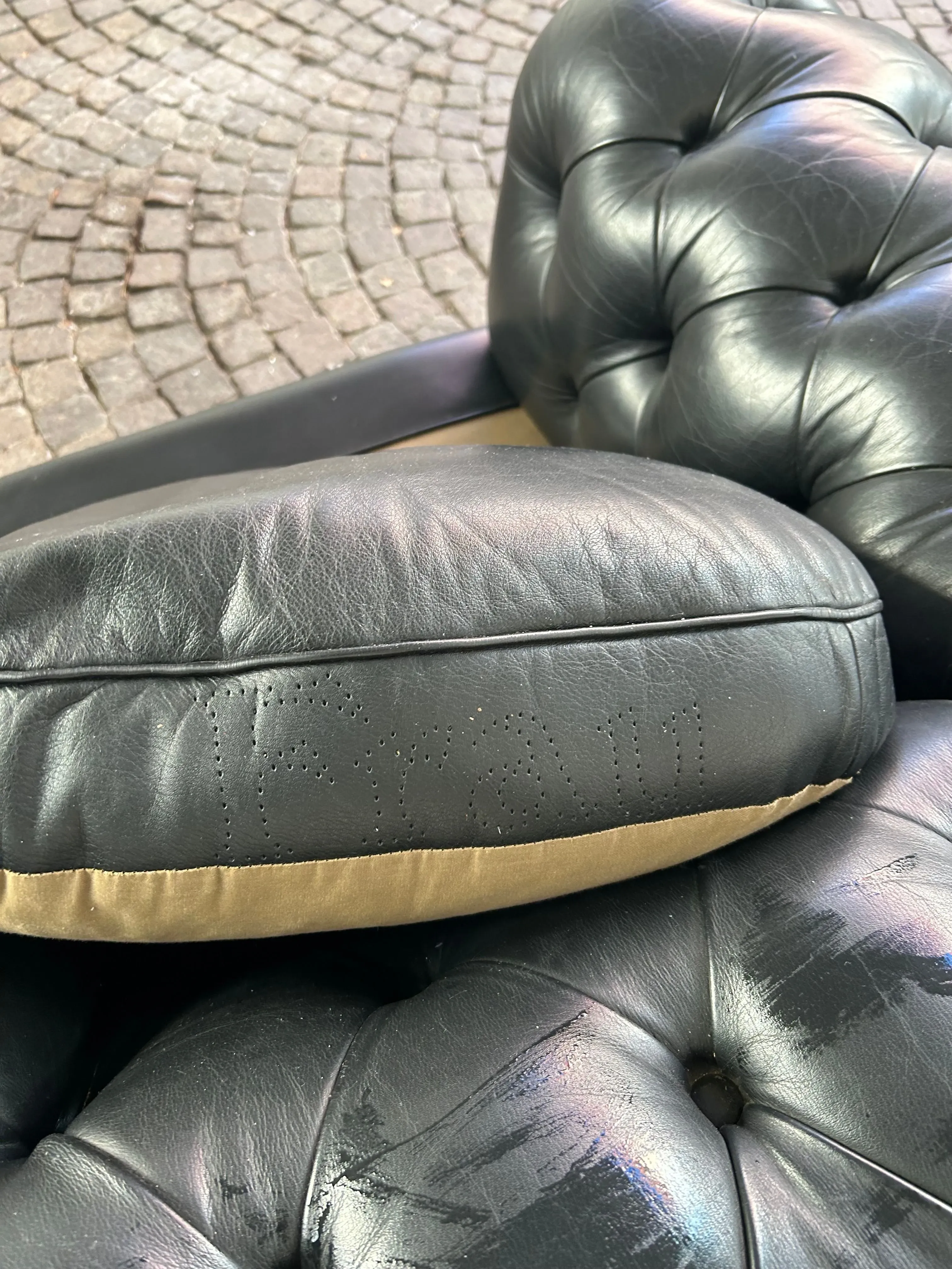Divano 3 posti Chester vintage (anni'80) nero, Poltrona Frau 1