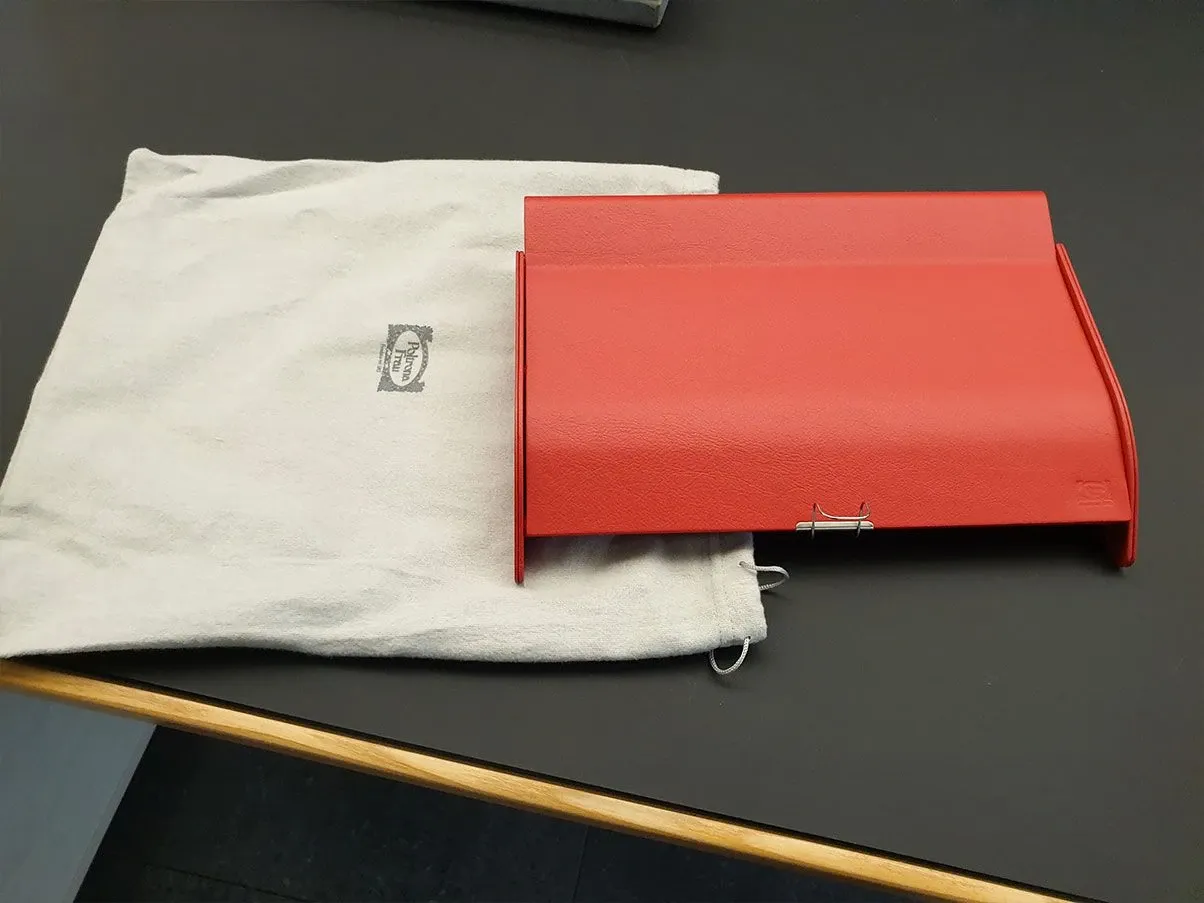 Box with lid covered in leather (red), Poltrona Frau 1