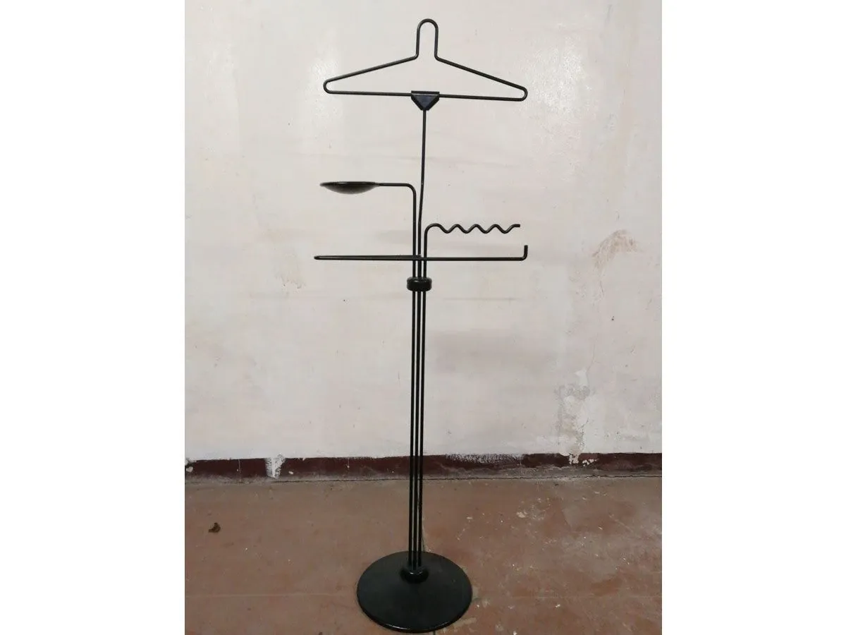 Vintage Garderobe im postmodernen 80er-Jahre-Design 4