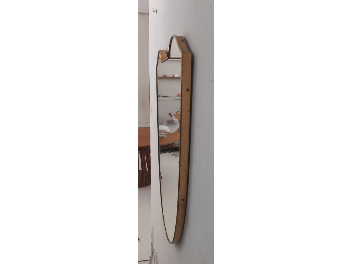 Specchio a forma di scudo in ottone (anni '50) Side