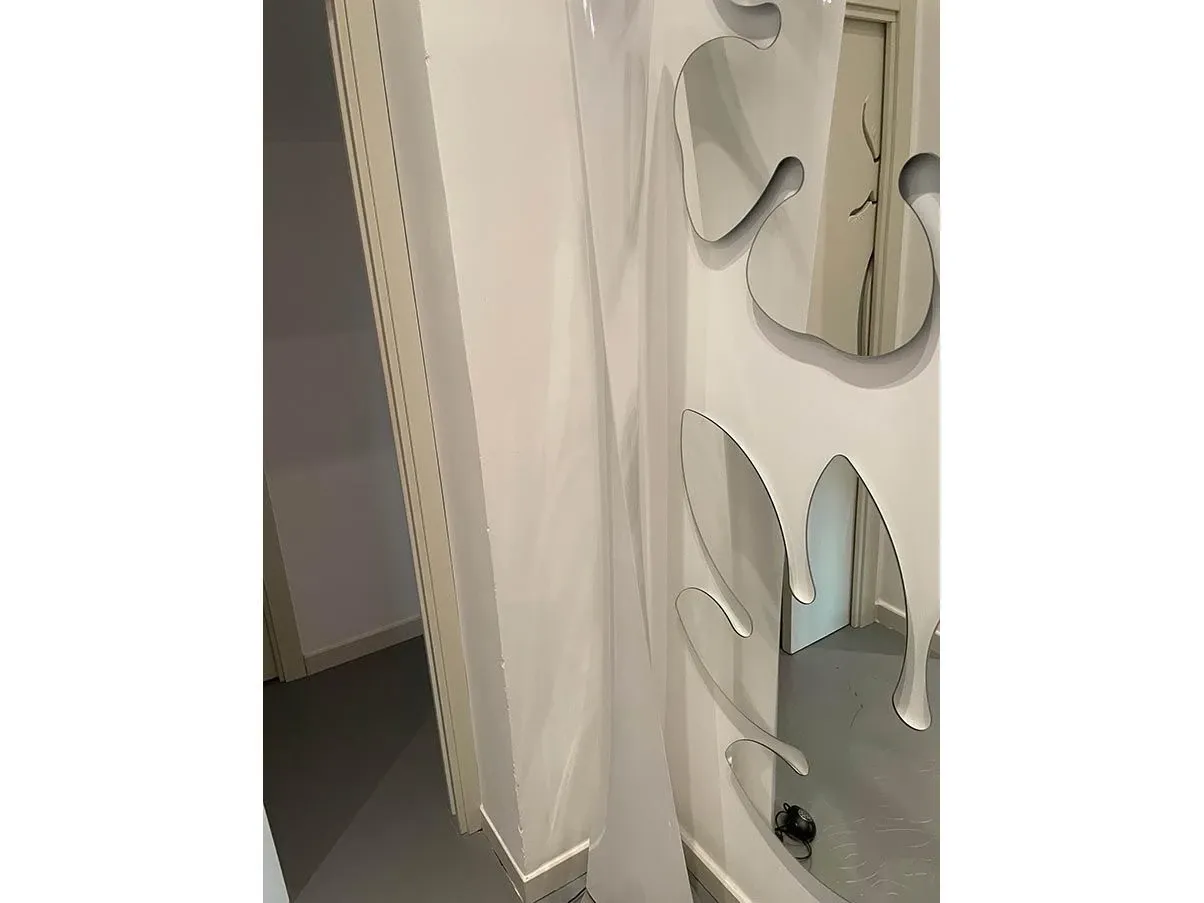 Decorative mirror in the shape of a flower, Porada 3