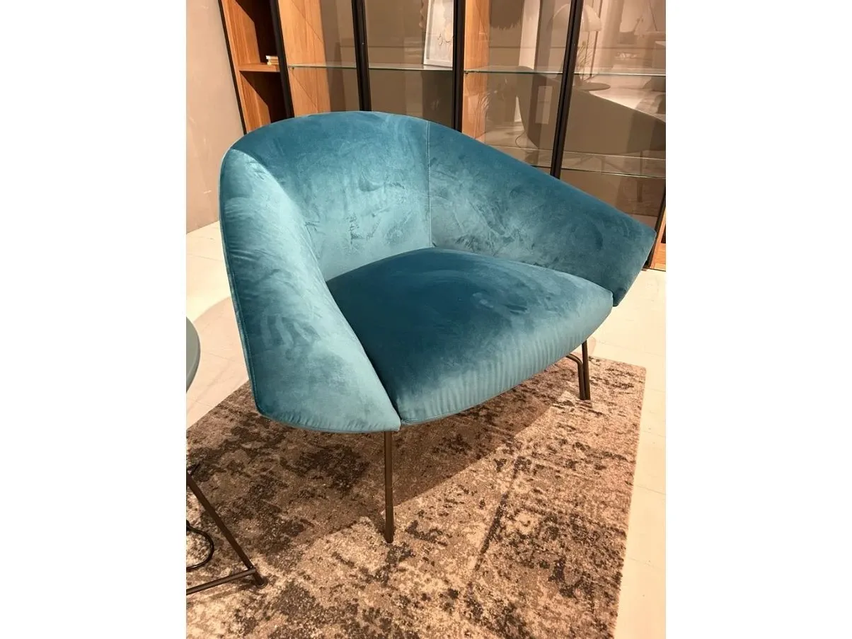 Lennox armchair in velvet, Lema image