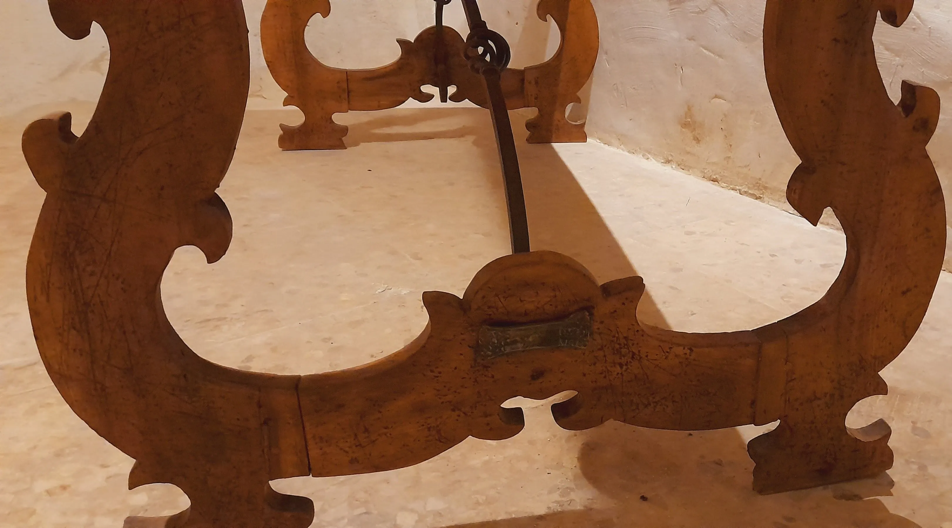 19th century Tuscan mahogany lyre table, 2