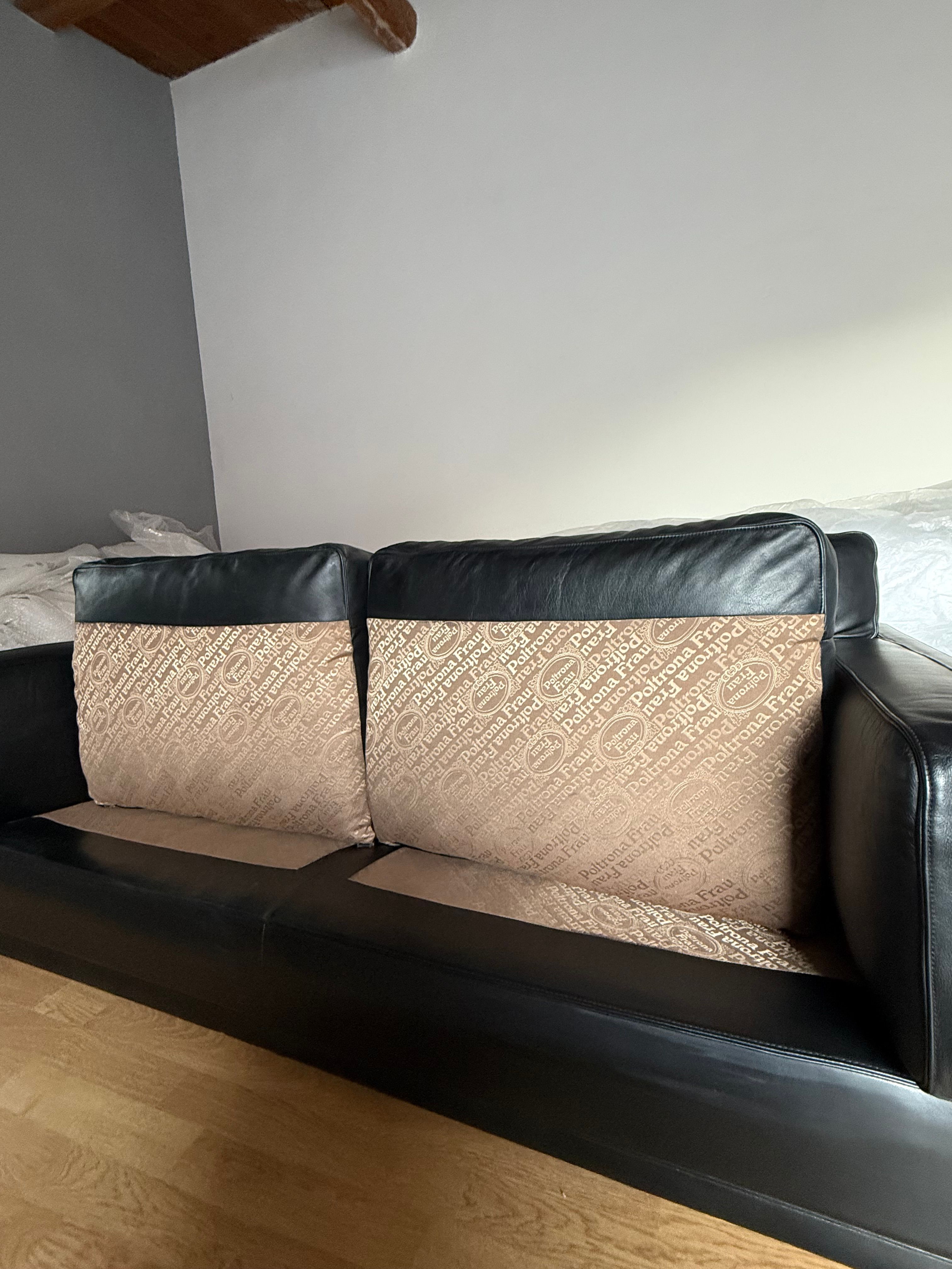 Divano 2 posti in pelle nera di Tito Agnoli Details