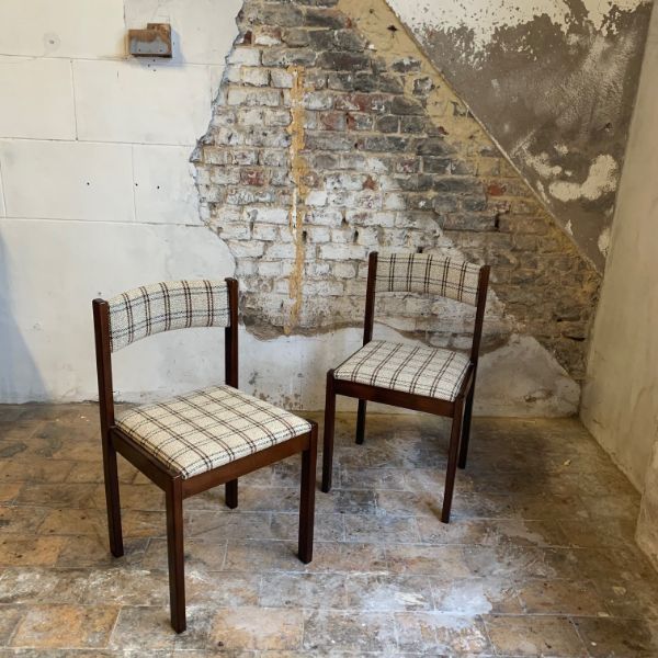 Pair of vintage chairs in dark wood and checked fabric (1970s) image