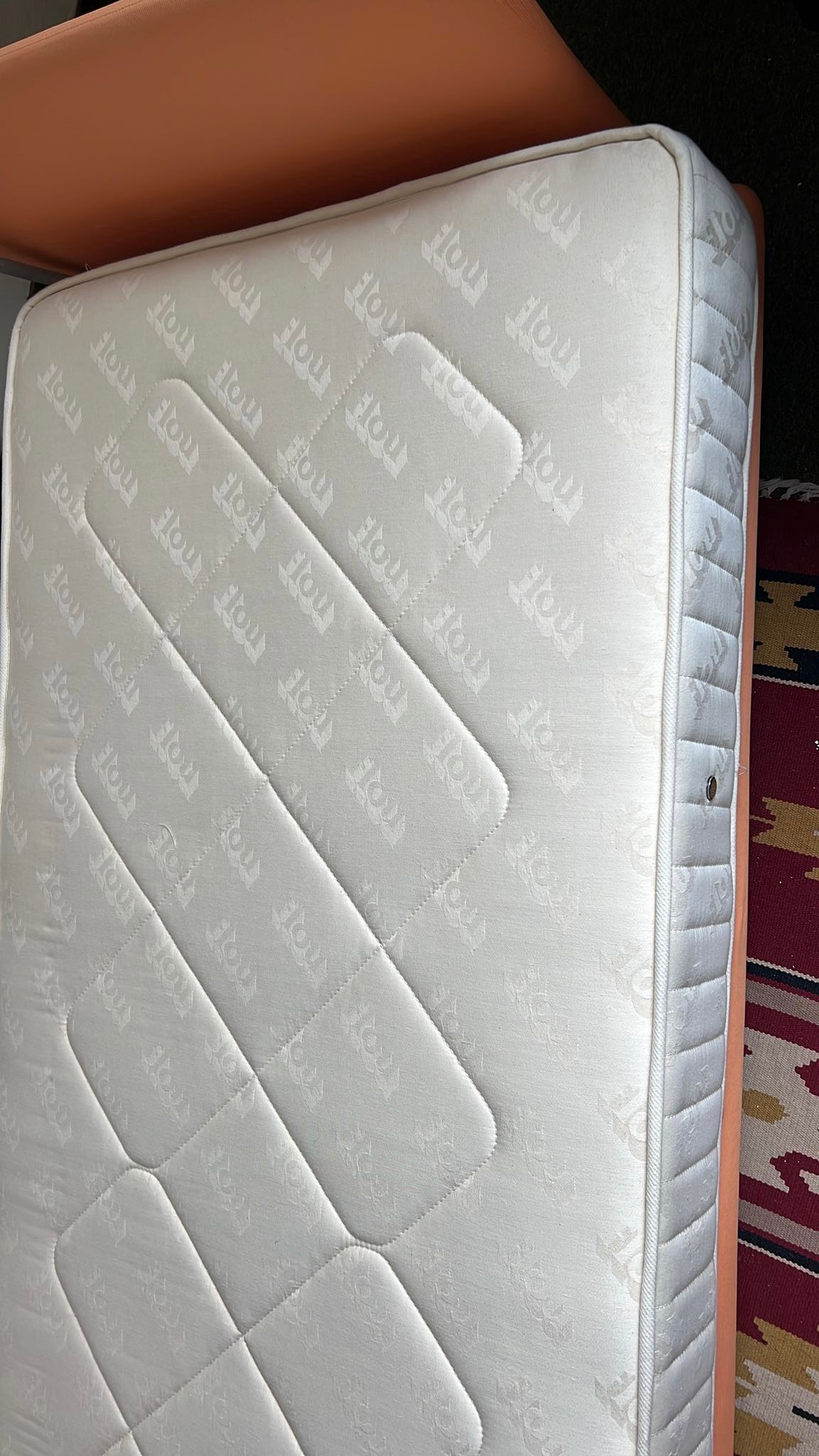 Divano letto Parallelo di Vico Magistretti (anni '90), Flou  Defects