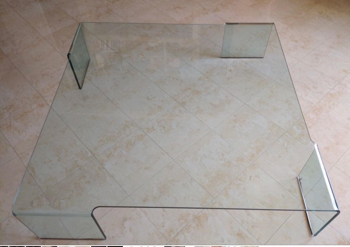 Tavolino basso Neutra in vetro curvato di Rodolfo Dordoni Front