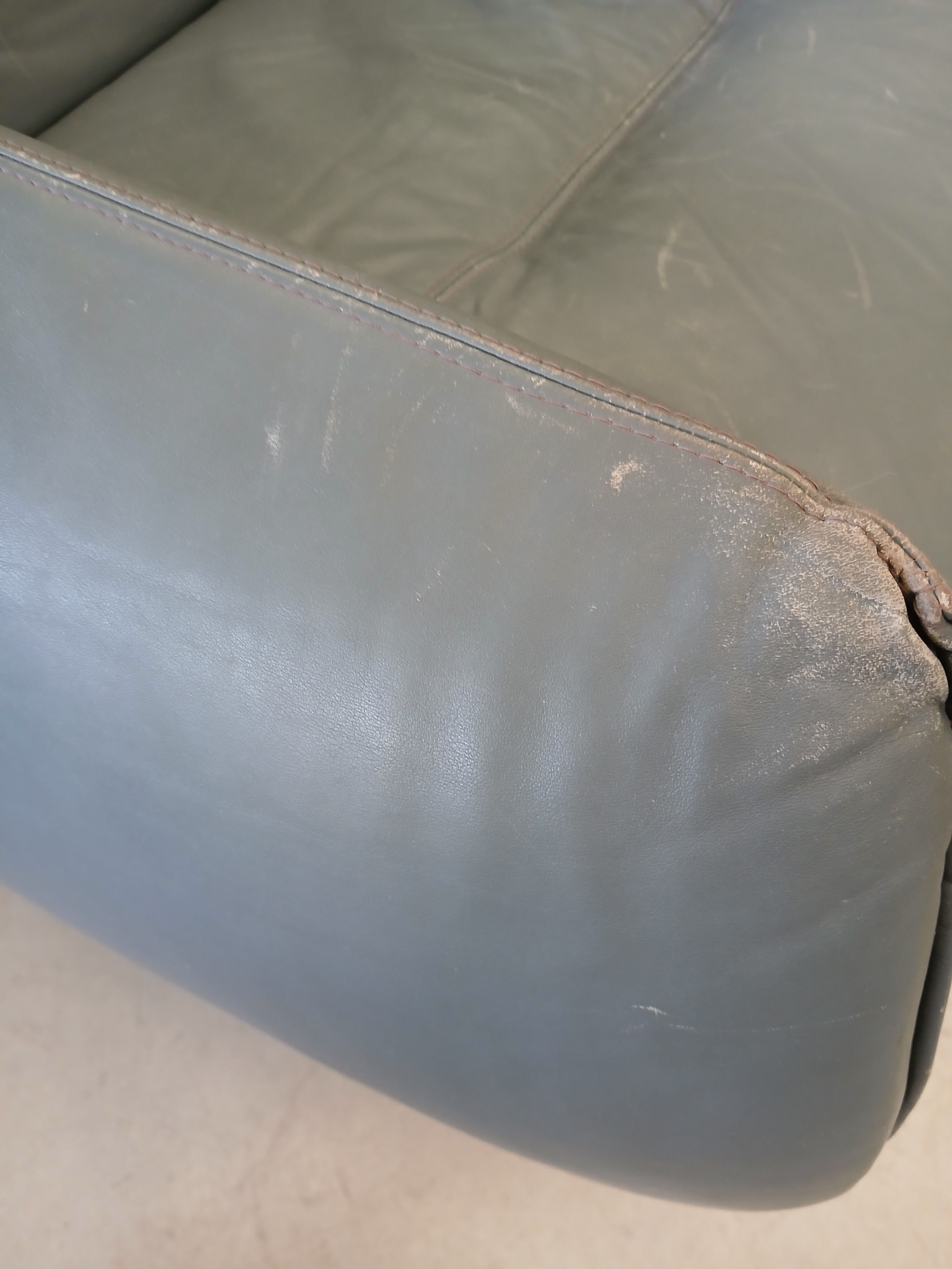 Ledersessel mit Metallgestell 11
