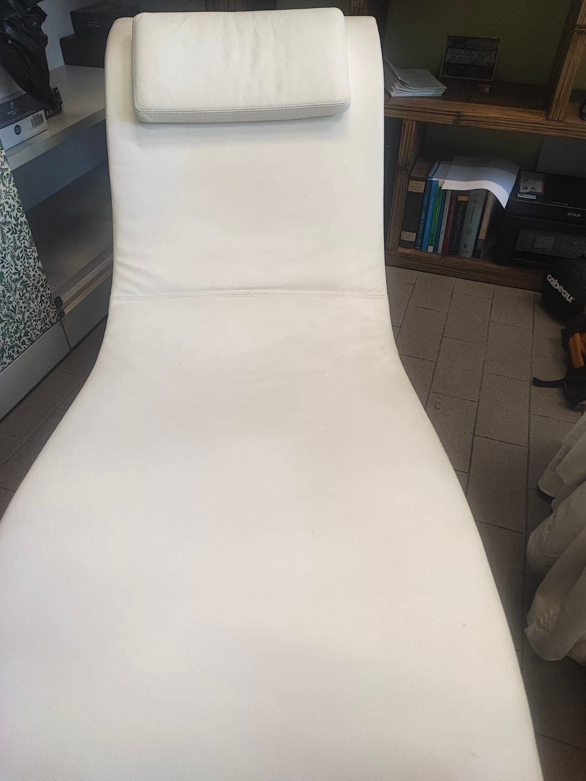 Eli Fly White Leather Chaise Lounge by Jai Jalan Front