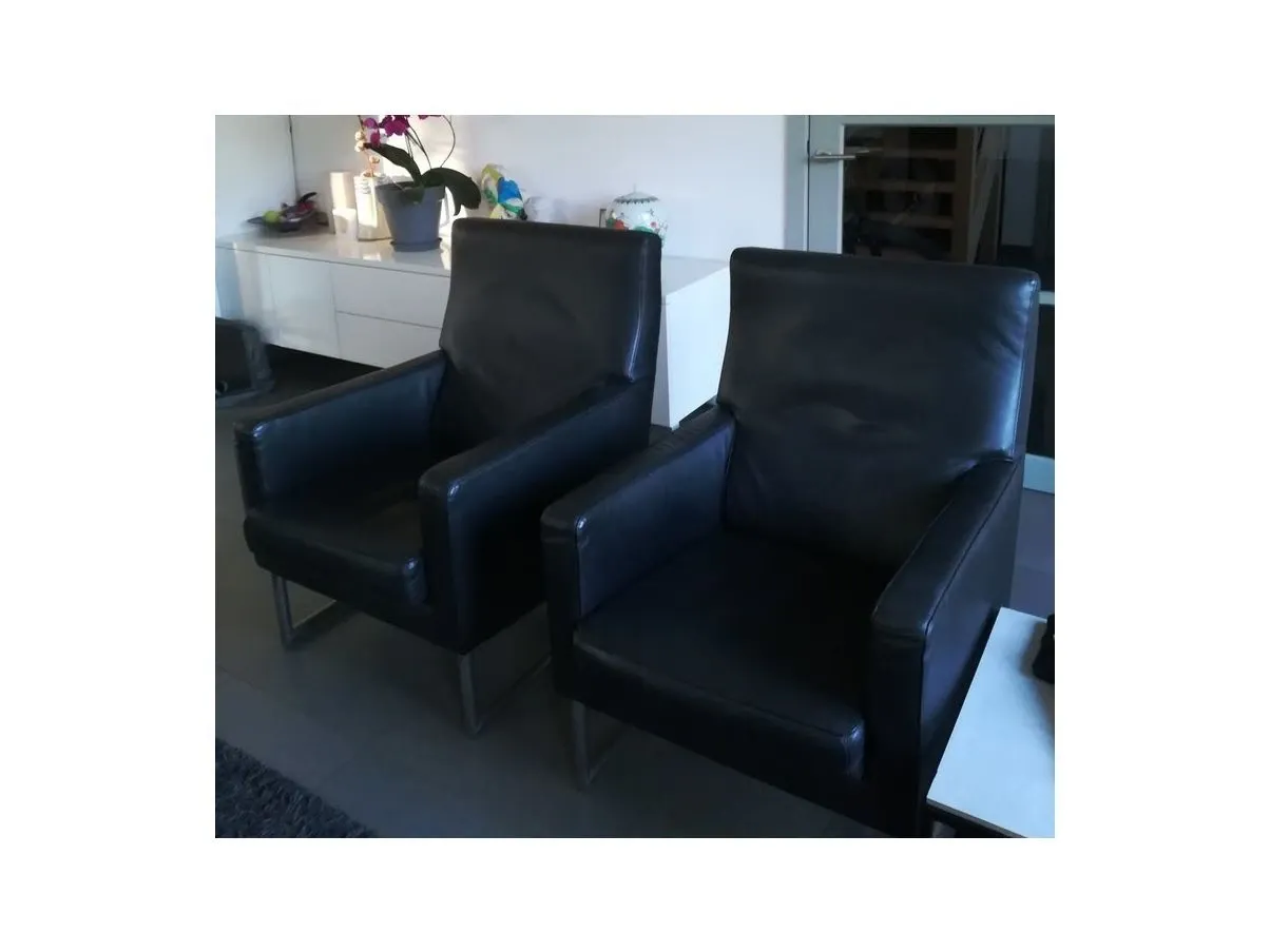 Set of 2 MR armchairs in black leather 6
