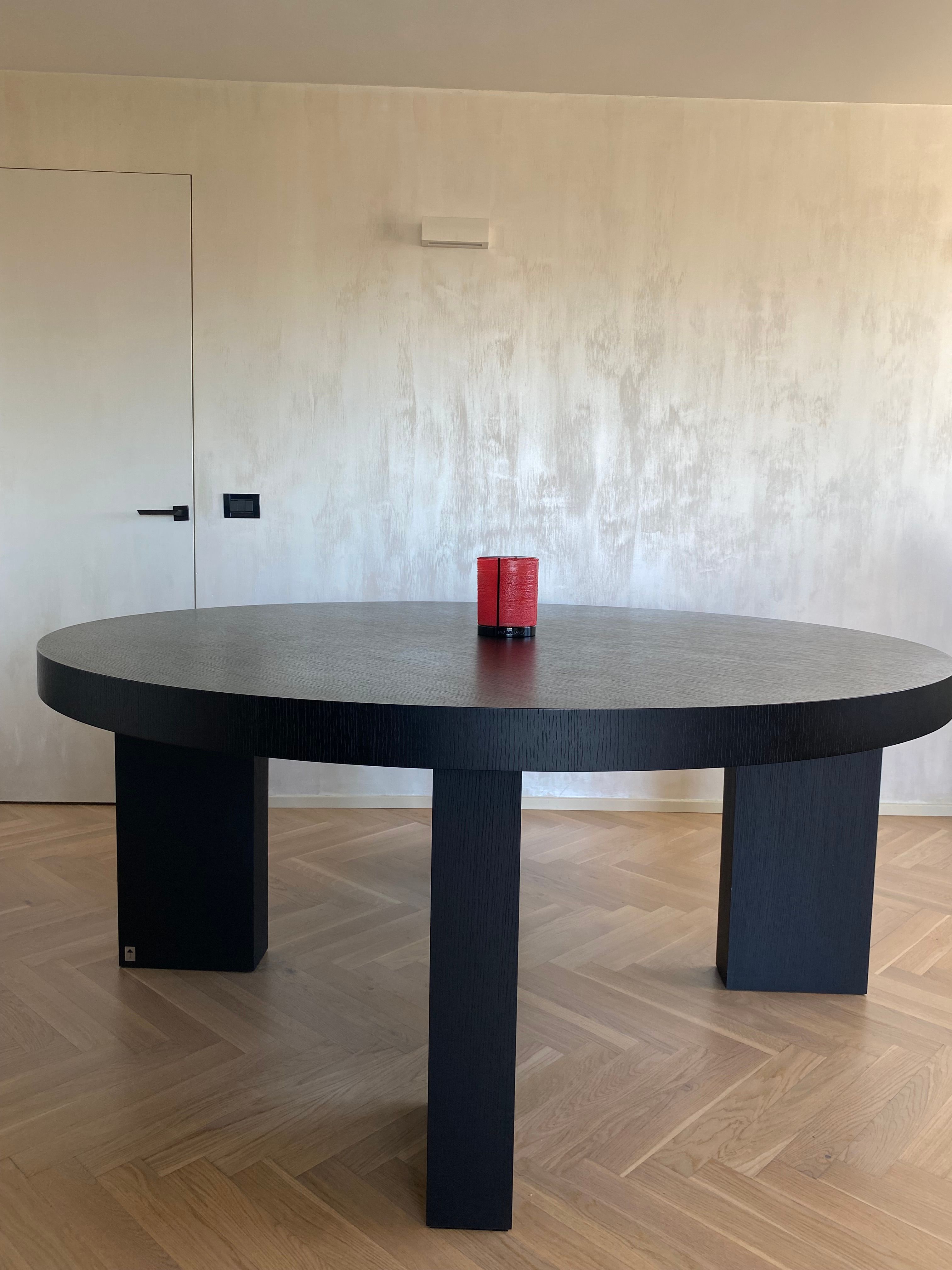 Round New York Table in Oak and Maple Wood Main