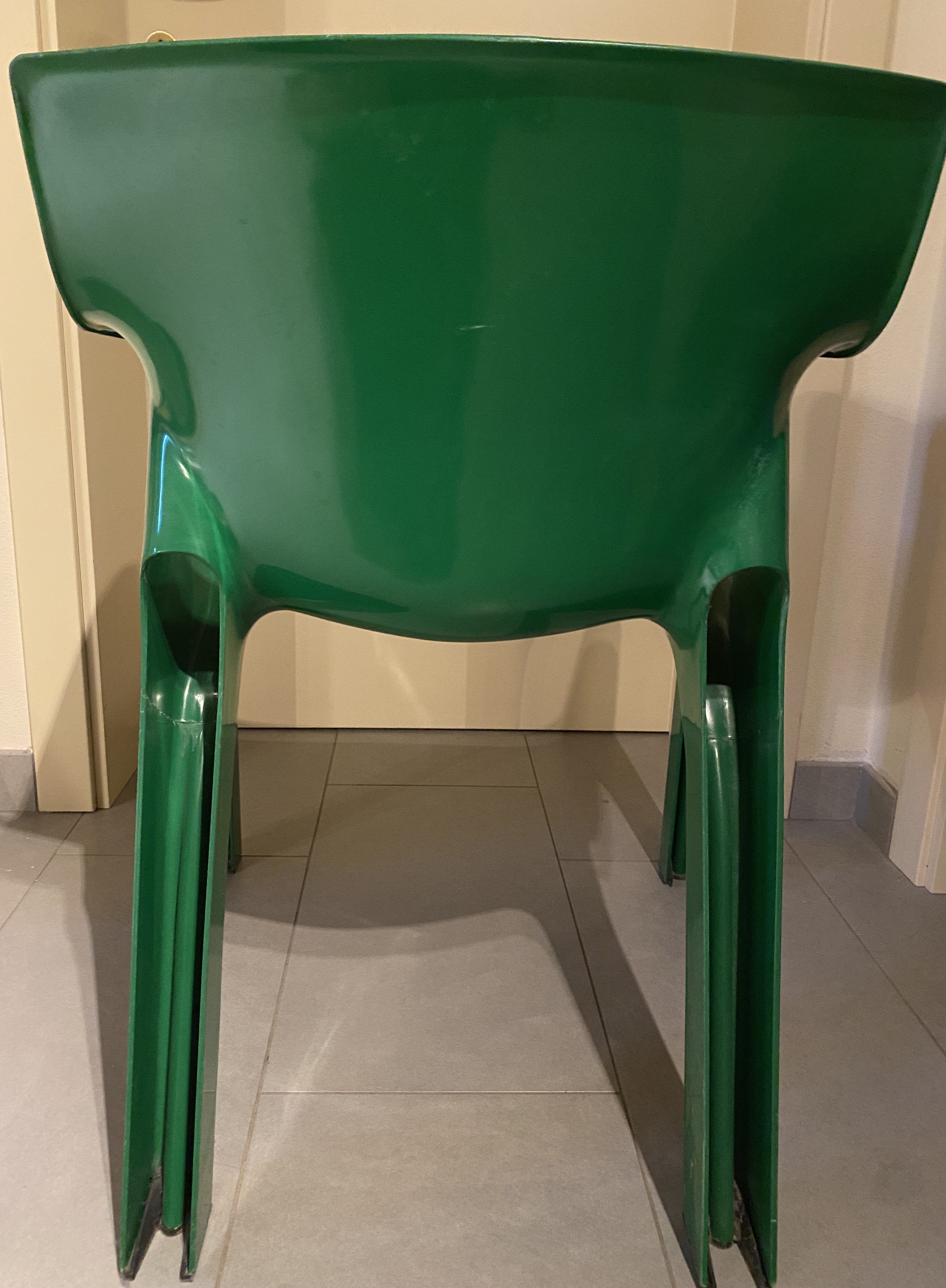 Gaudi Grüner Vintage Sessel von Vico Magistretti aus den 70er Jahren Defects