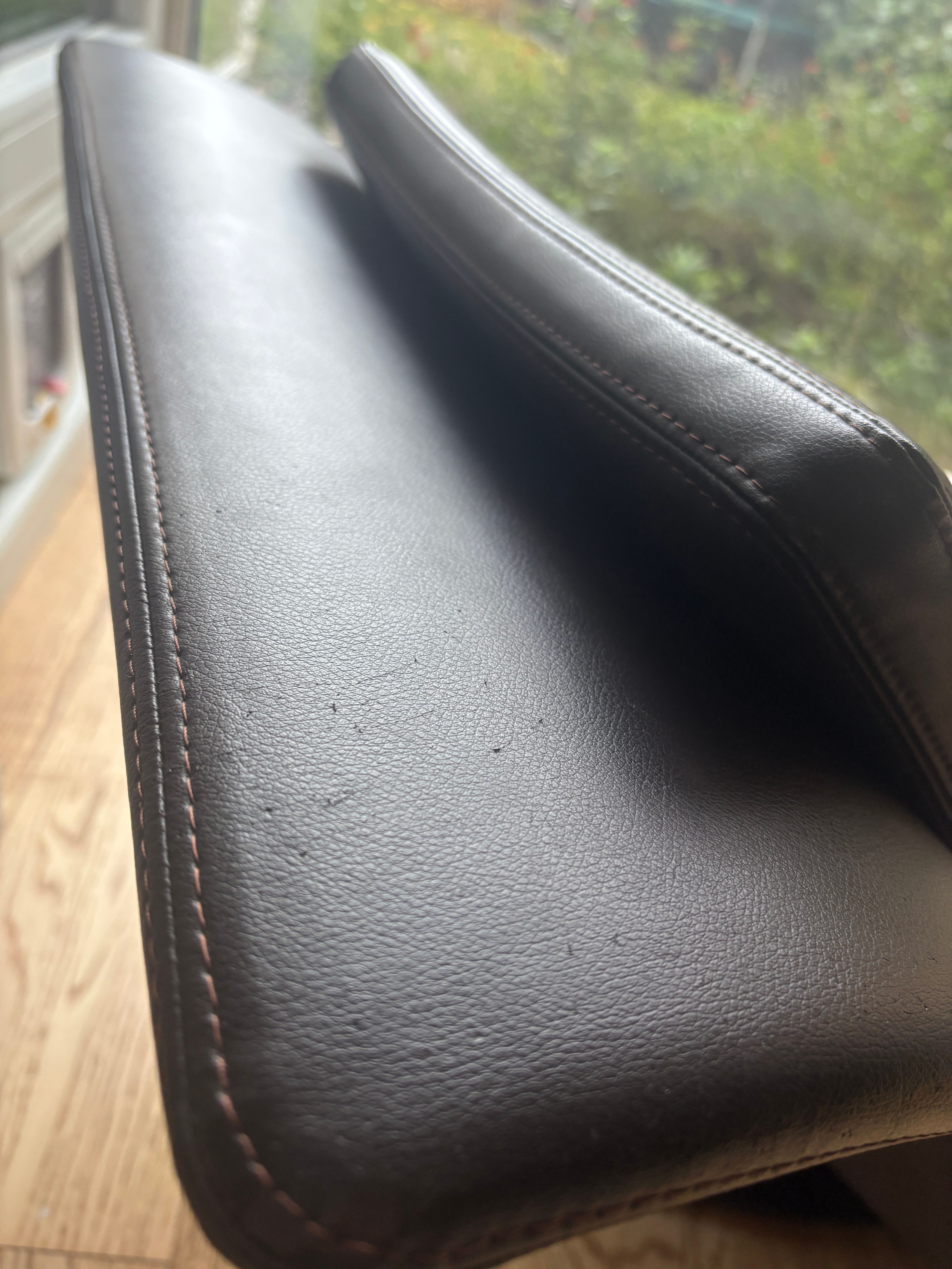 Dunkelbraunes Leder Chaise Longue Details