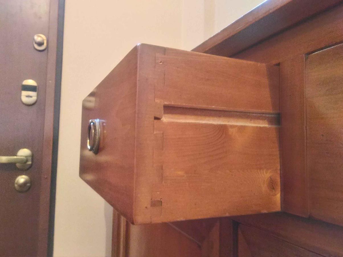 Credenza in legno di ciliegio con ante e cassetti, Morelato