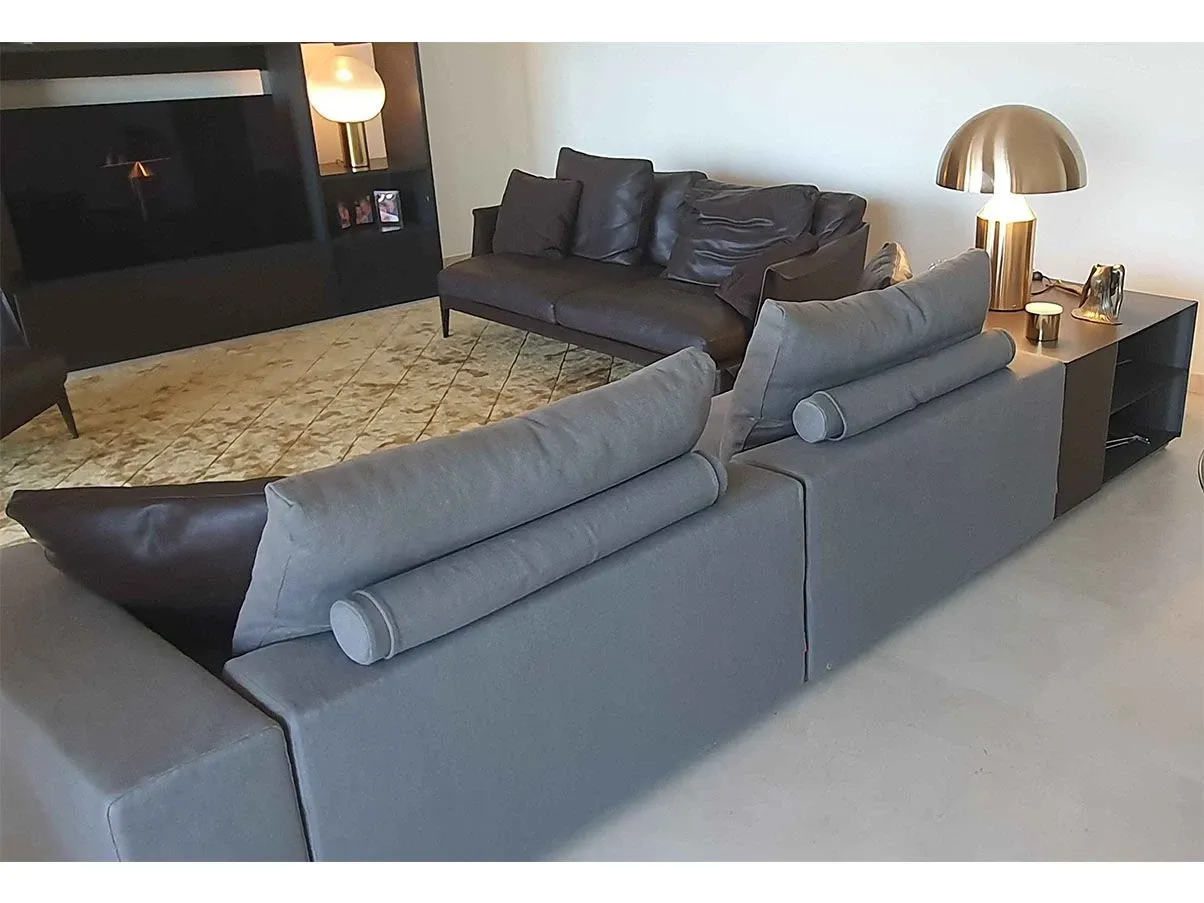Divano lineare Groundpiece con tavolino in cuoio, Flexform 4