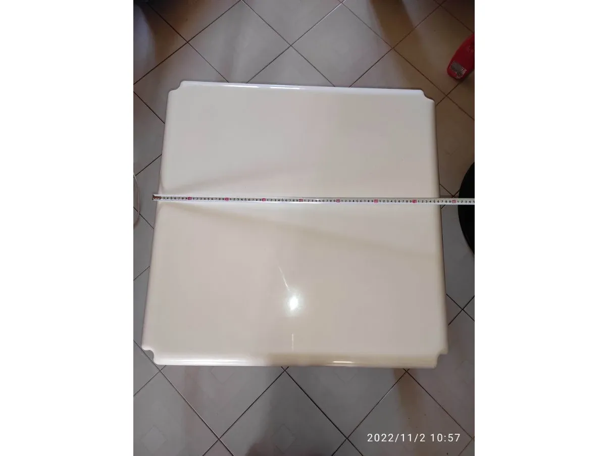 White vintage coffee table (1980s), Artemide 1