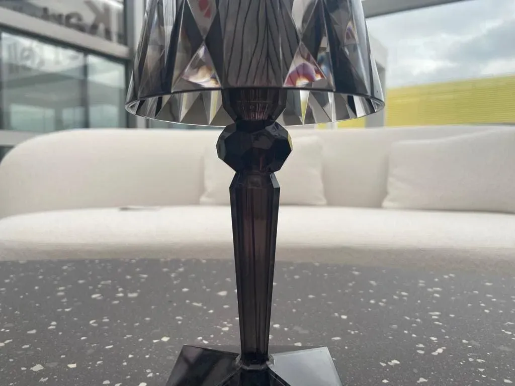 Batteriebetriebene schwarze Tischlampe Side