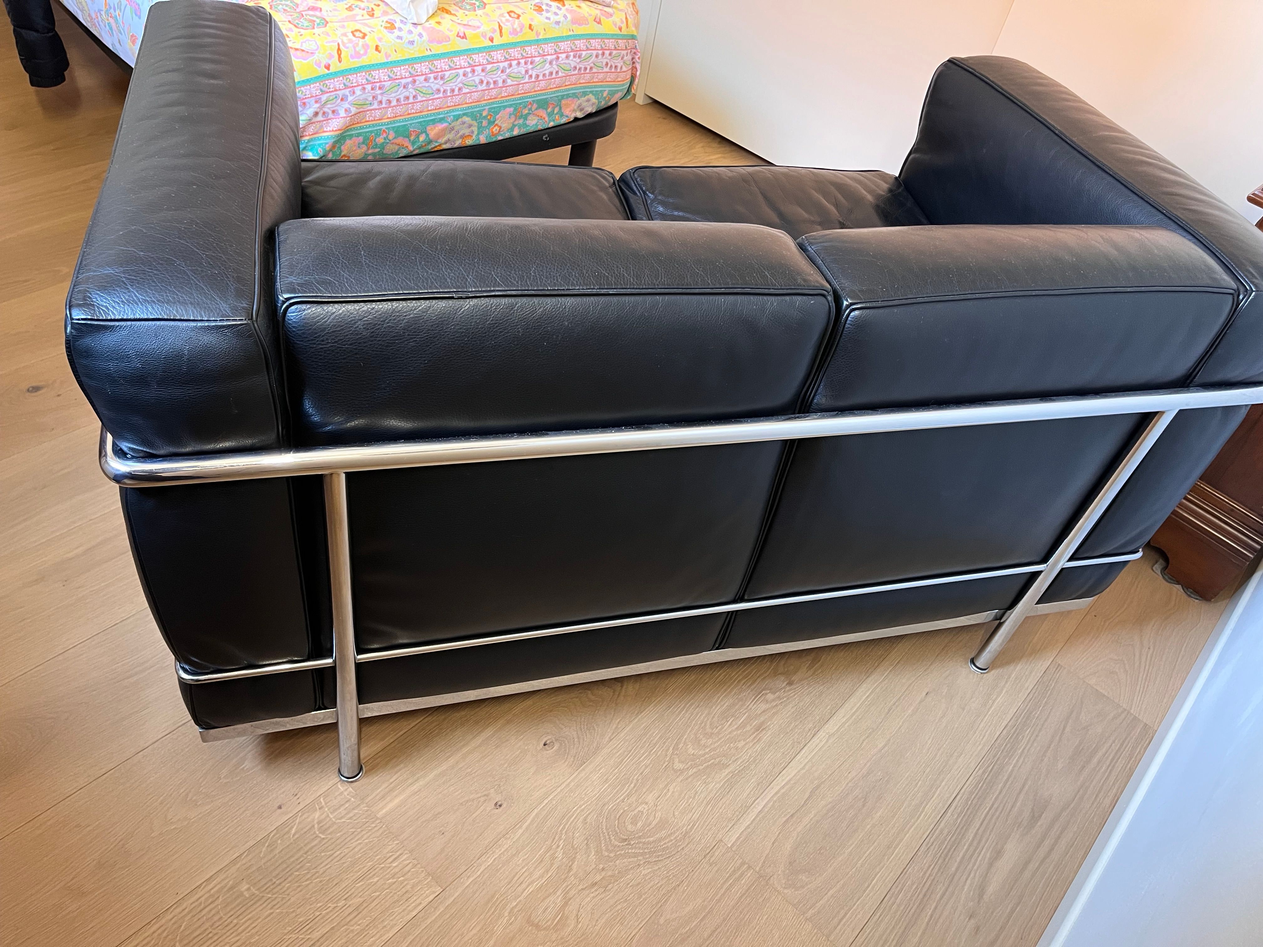 LC2 2 seater sofa upholstered in black leather by Le Corbusier, Cassina Front