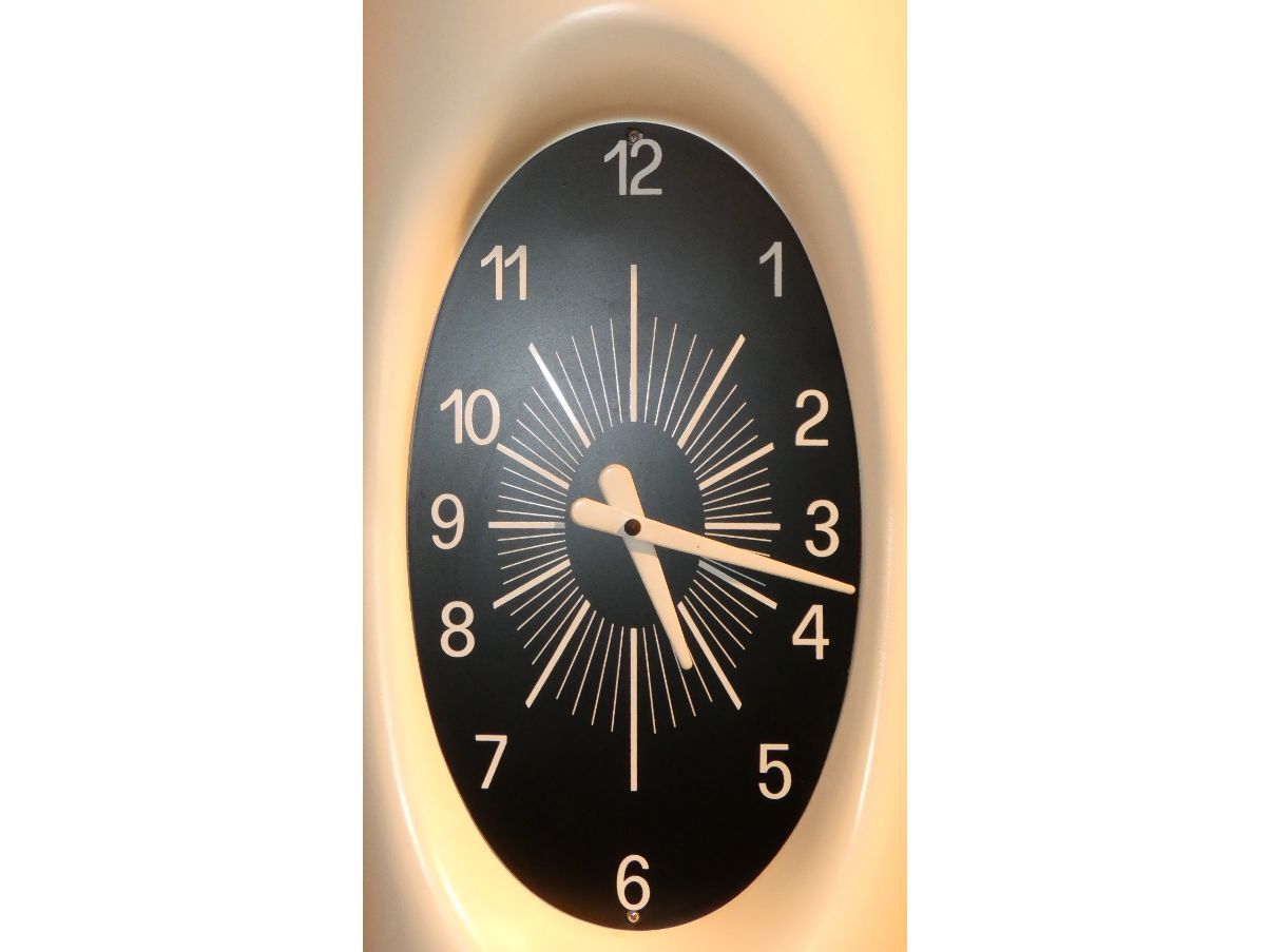 Vintage floor clock (1970s), Deesup