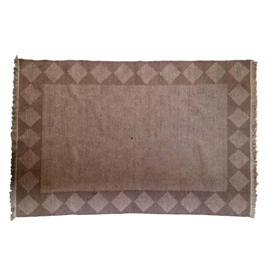 Rug with fringes, 