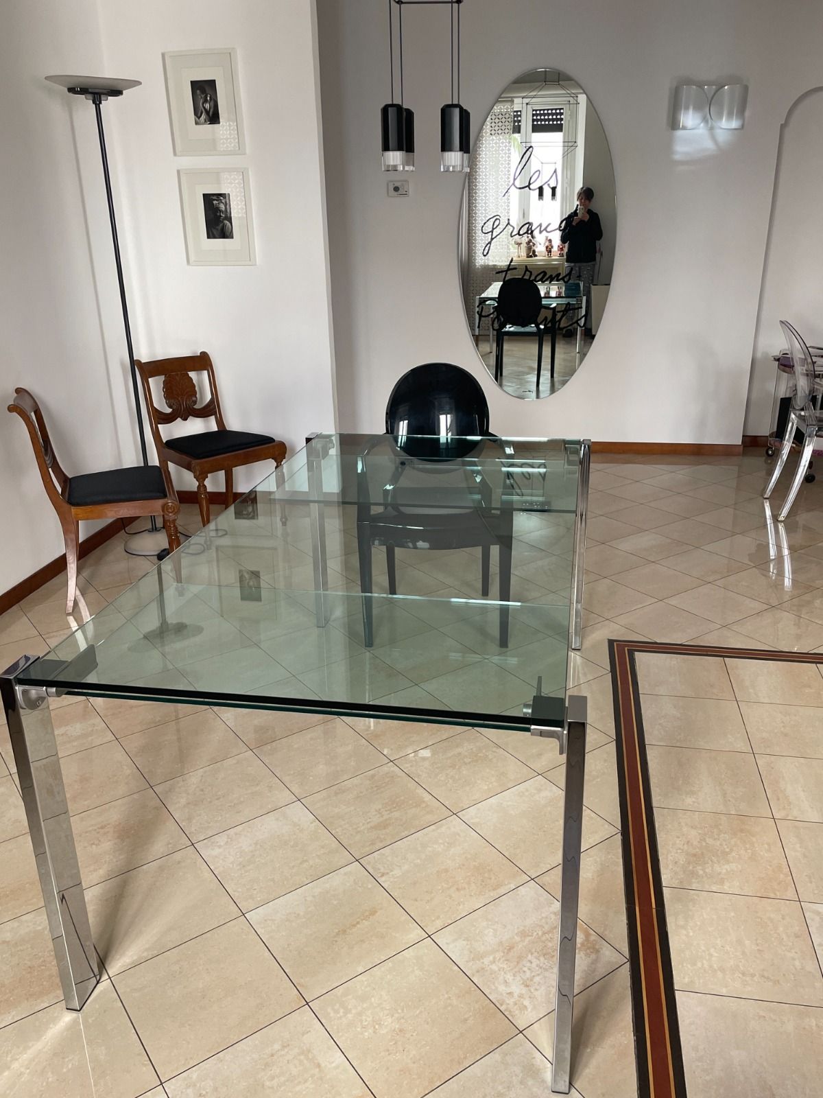 Livingstone extendable dining table in tempered glass 11