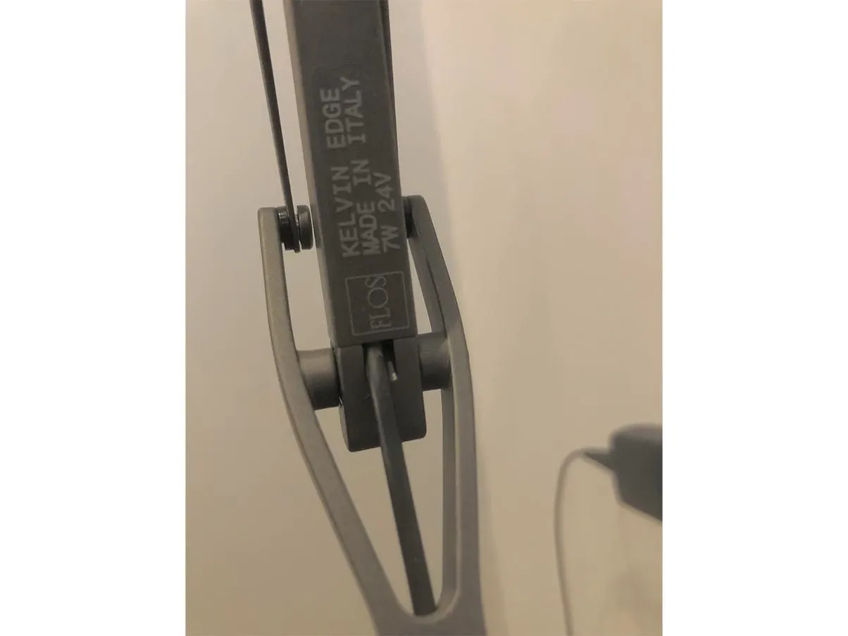 Kelvin Edge table lamp in aluminum, Flos 1